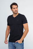 Camiseta Dom Henrico Gola V Essential - Henri Store