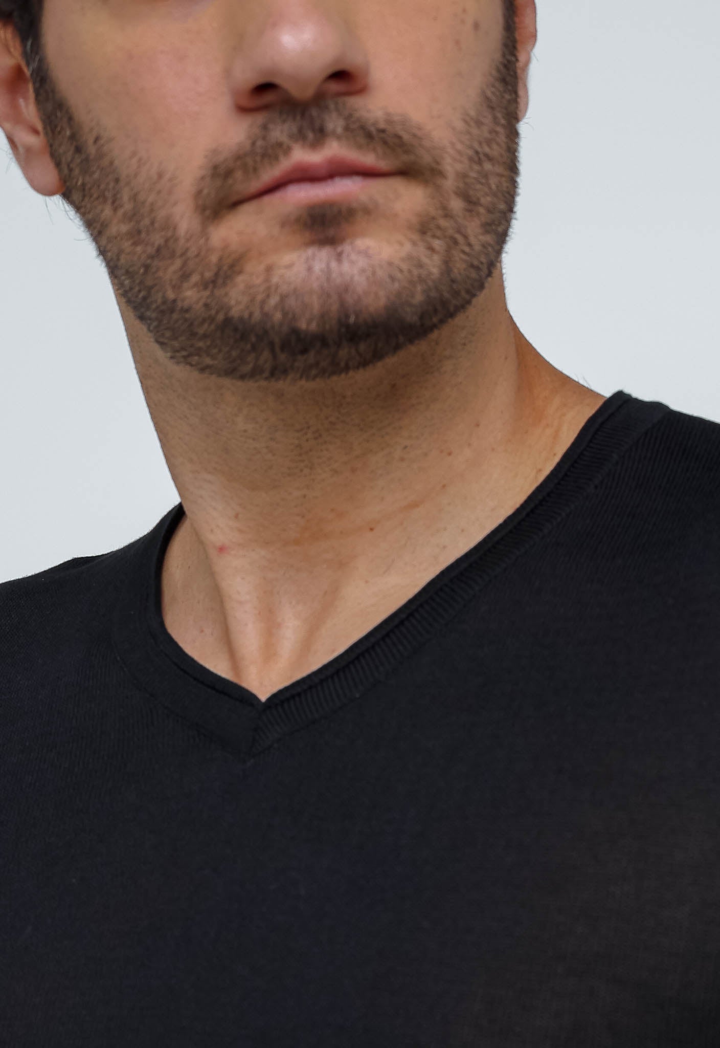 Camiseta Dom Henrico Gola V - Henri Store