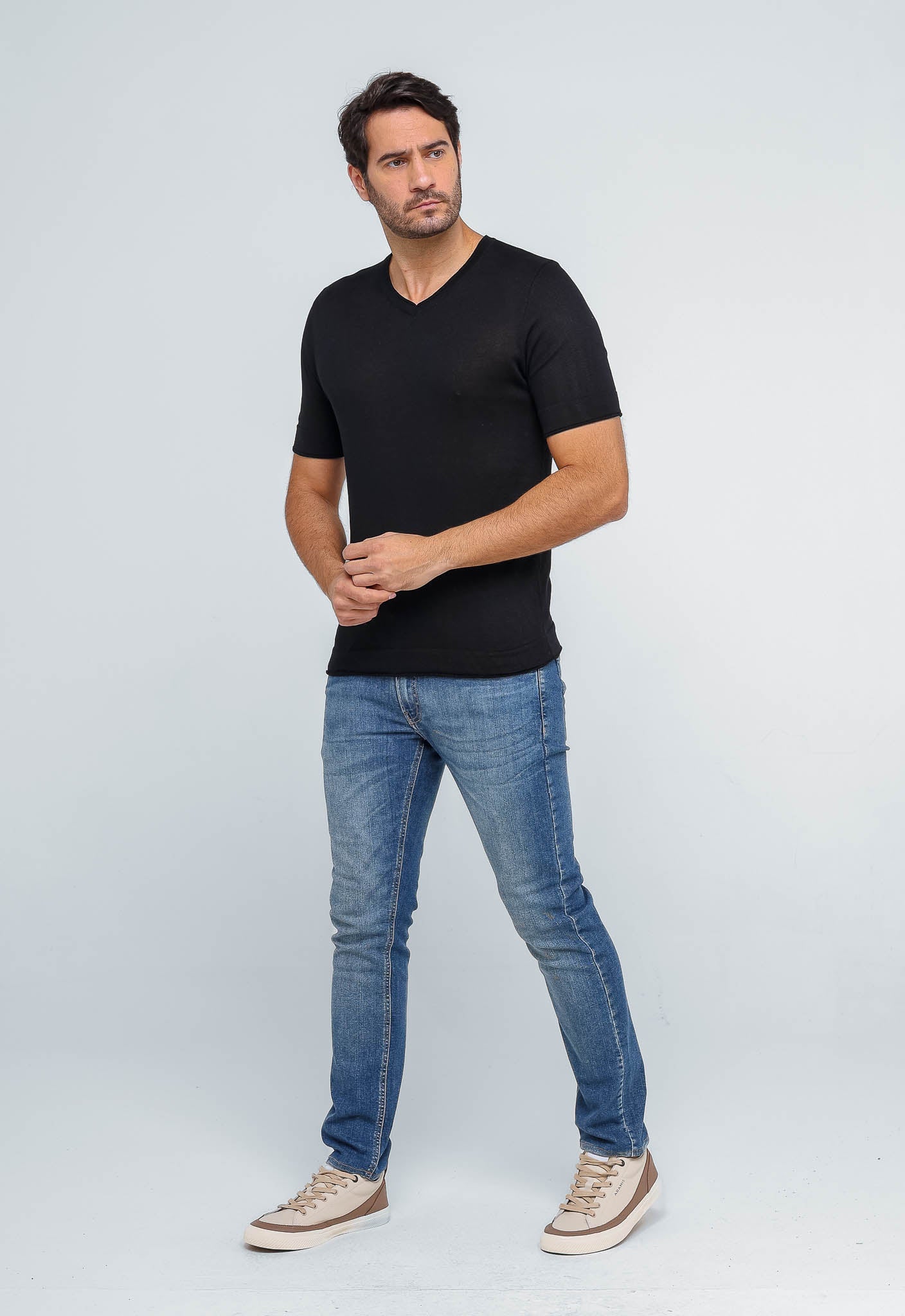 Camiseta Dom Henrico Gola V - Henri Store