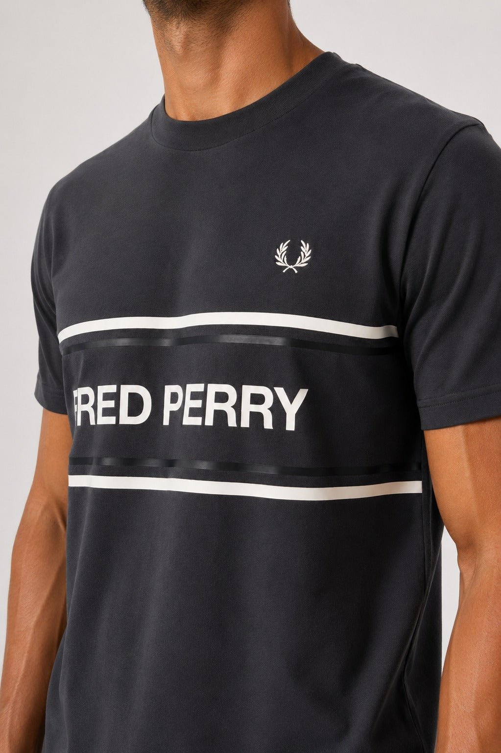 Camiseta Fred Perry Faixa Central - Henri Store