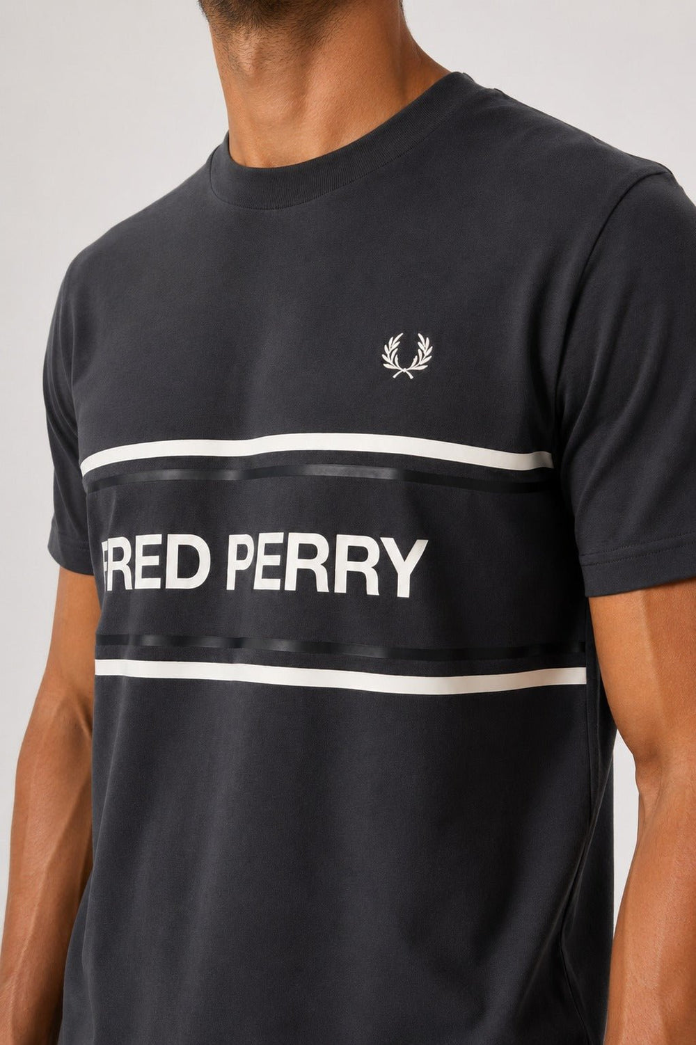 Camiseta Fred Perry Faixa Central - Henri Store