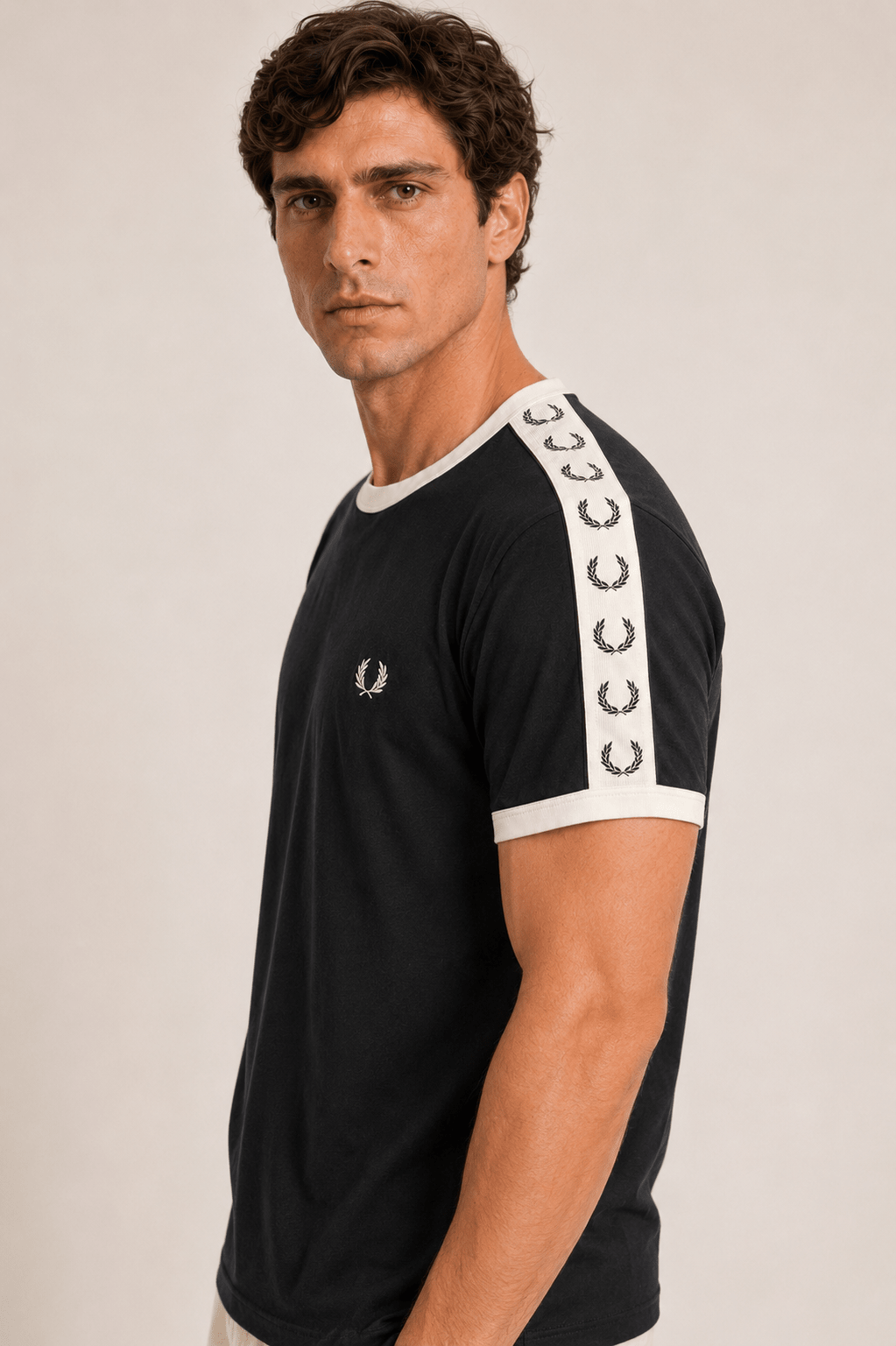 Camiseta Fred Perry Faixa Ombro - Henri Store