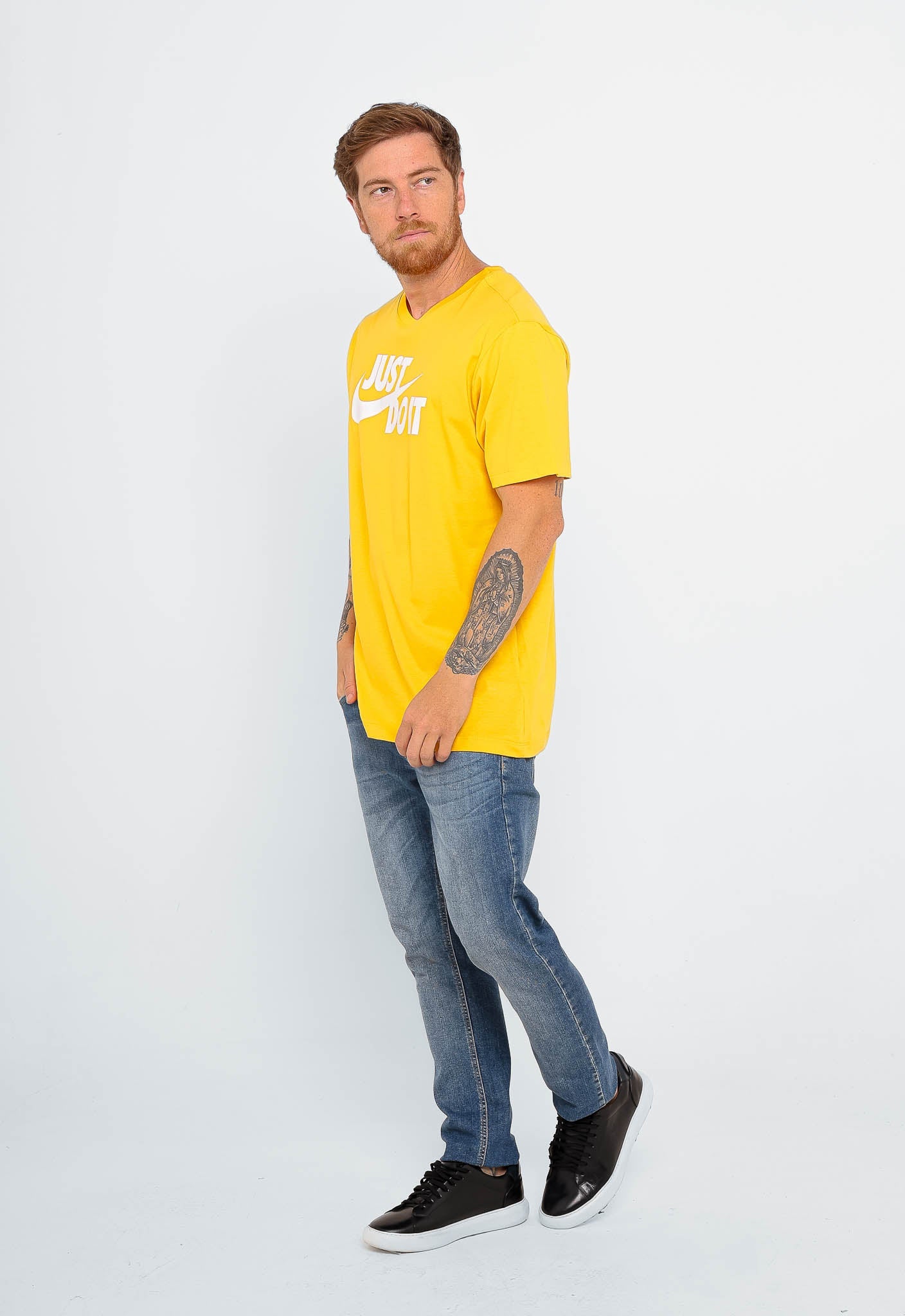 Camiseta Nike Just Do It Logo Central - Henri Store