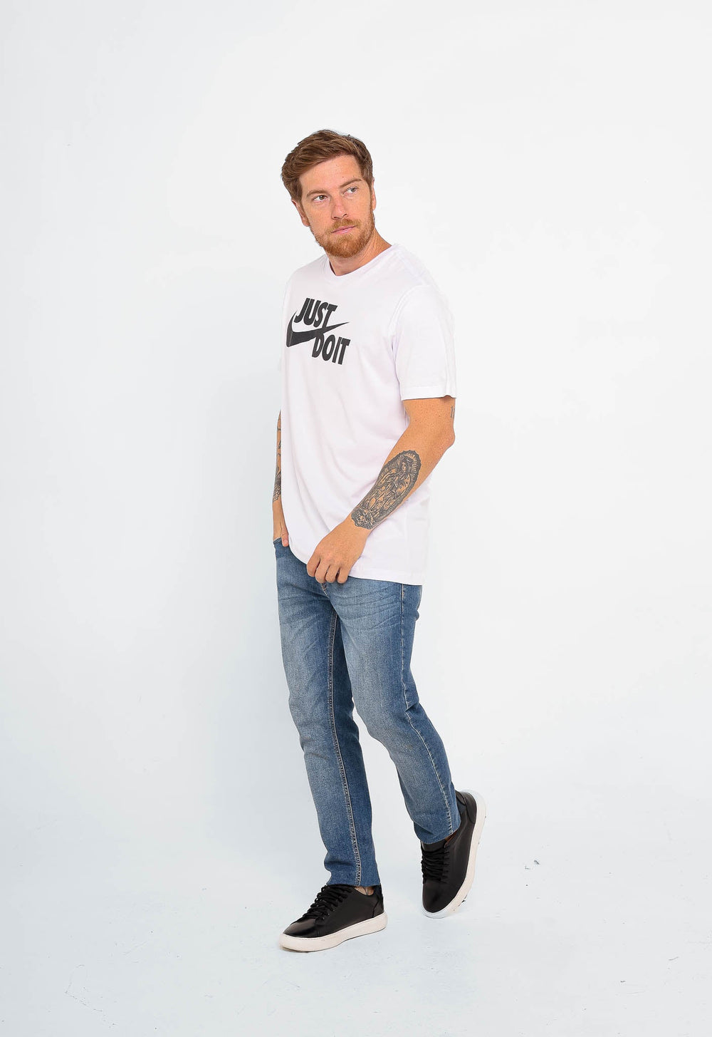 Camiseta Nike Just Do It Logo Central - Henri Store