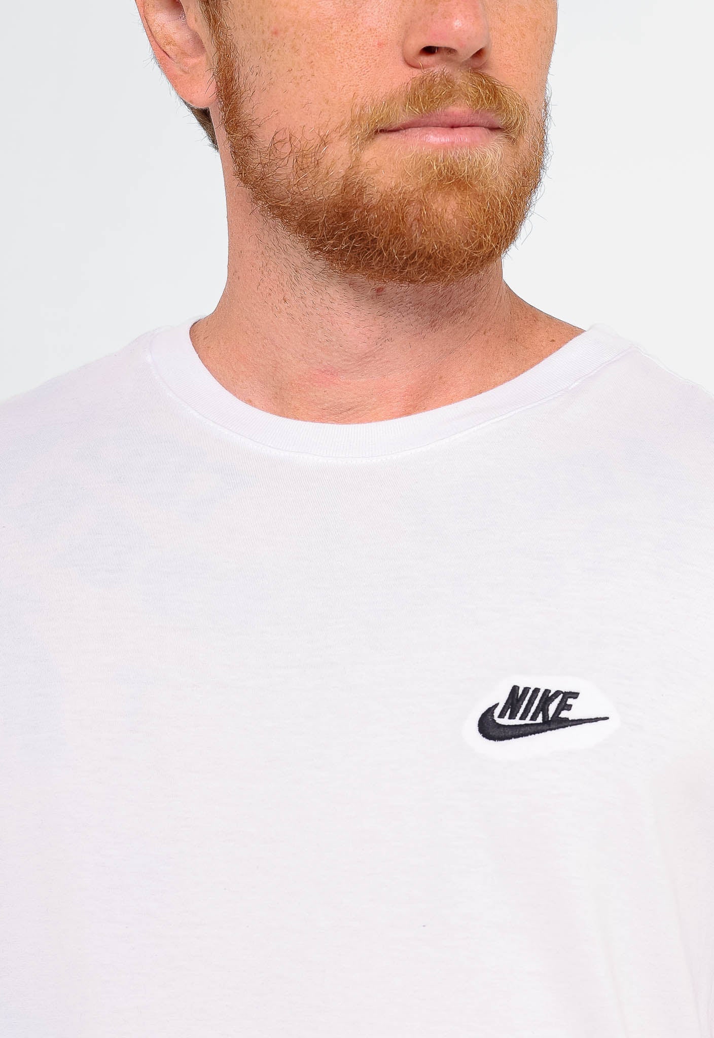 Camiseta Nike Logo Peito Bordado - Henri Store