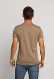 Camiseta Psycho Bunny Pima Logo Peito Cáqui - Henri Store