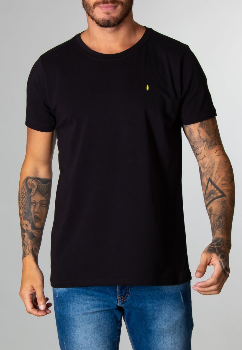 Camiseta Red Feather Gola Canoa Preta - Live - Henri Store