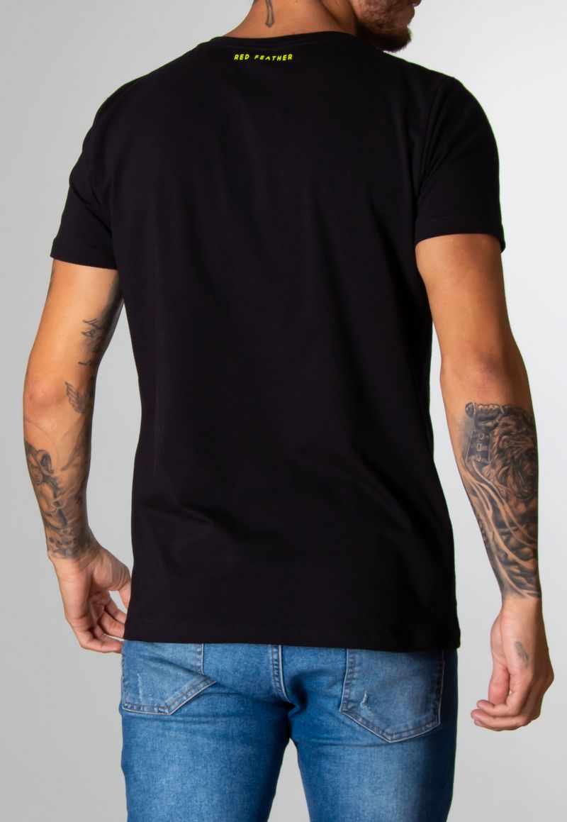 Camiseta Red Feather Gola Canoa Preta - Live - Henri Store