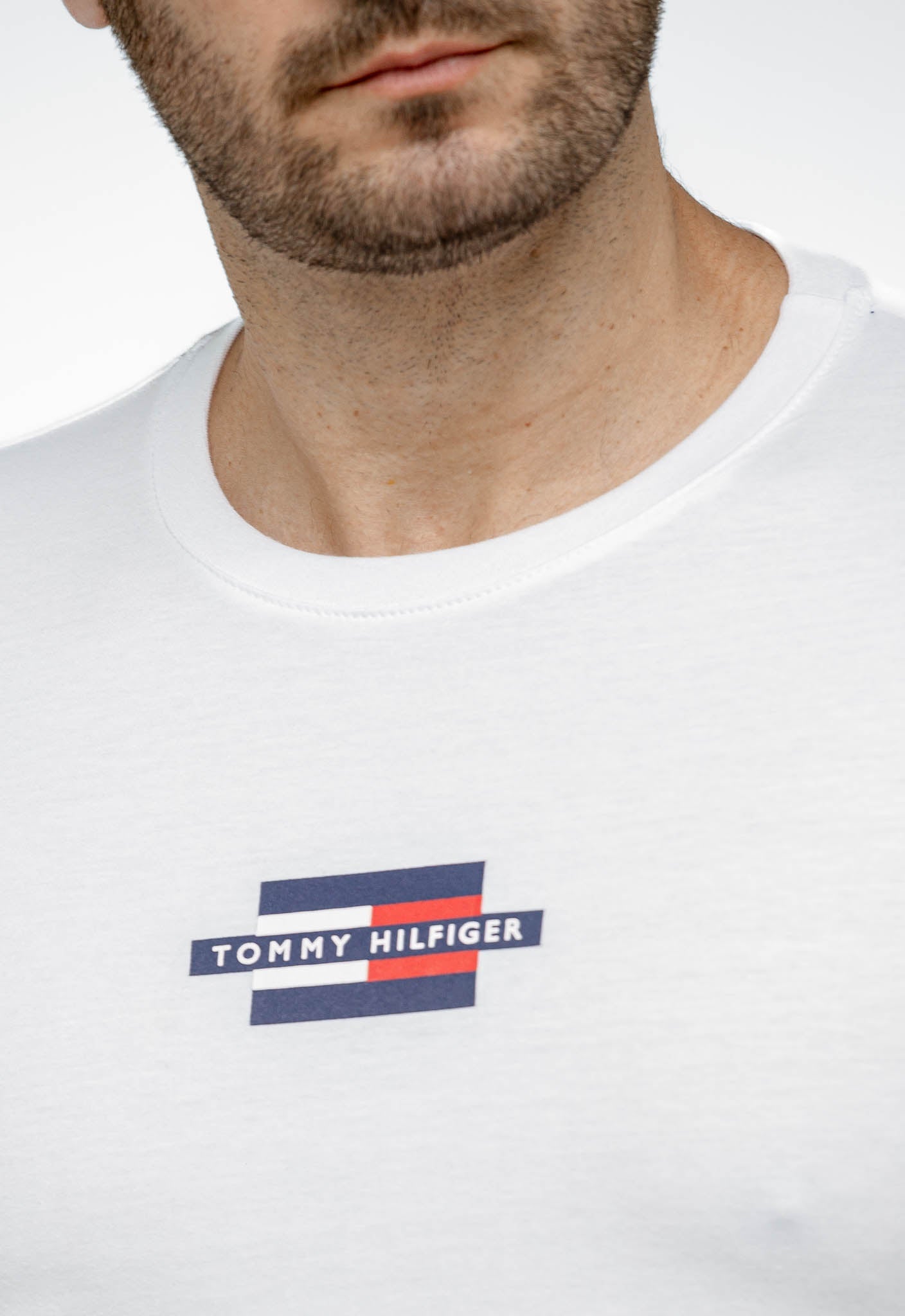 Camiseta Tommy HIfilger Minimal Logo Tee - Henri Store