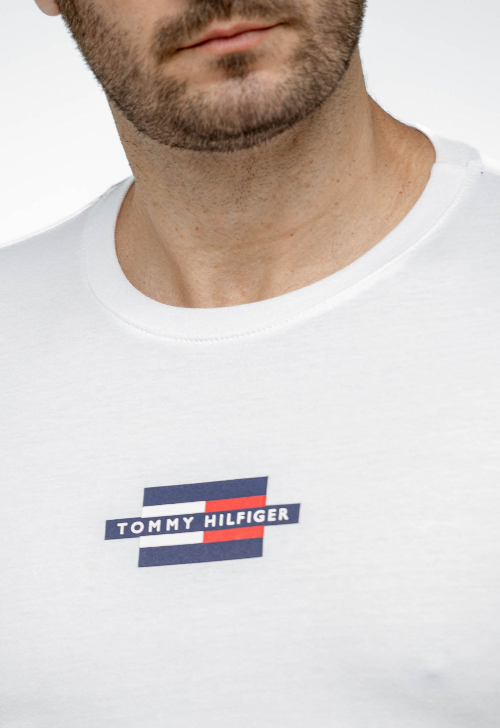 Camiseta Tommy HIfilger Minimal Logo Tee - Henri Store