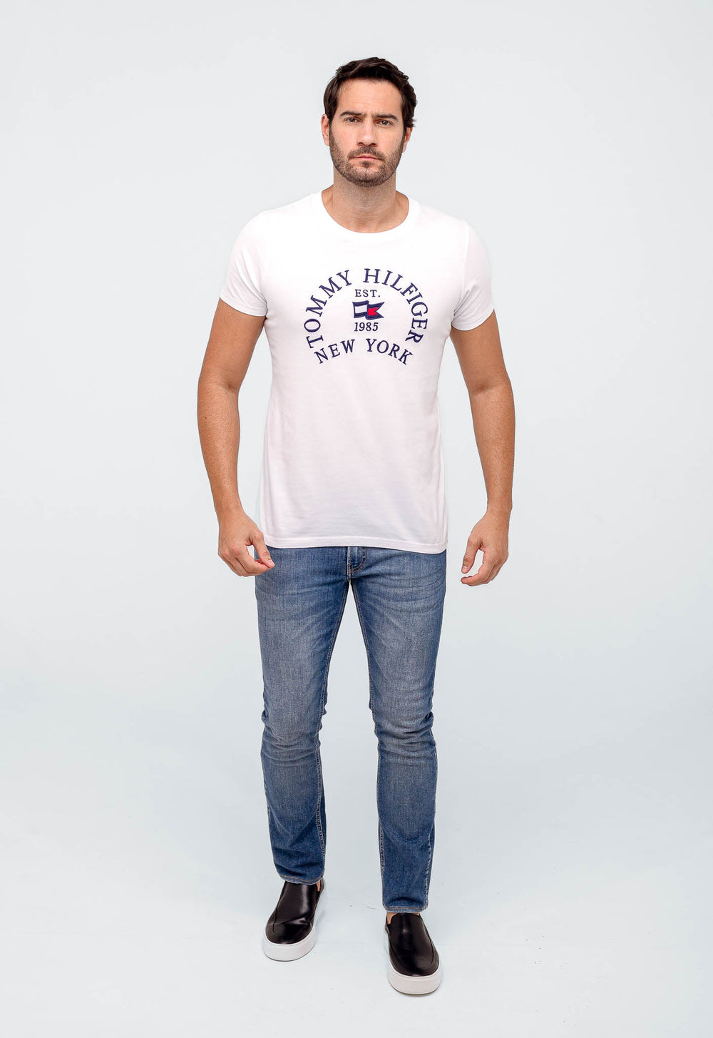 Camiseta Tommy Hilfiger 1985 New York. - Henri Store