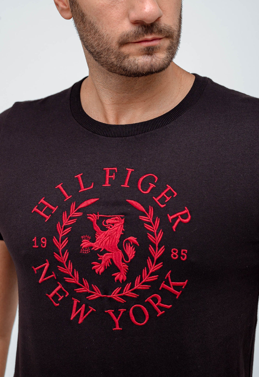 Camiseta Tommy Hilfiger 1985 - Henri Store
