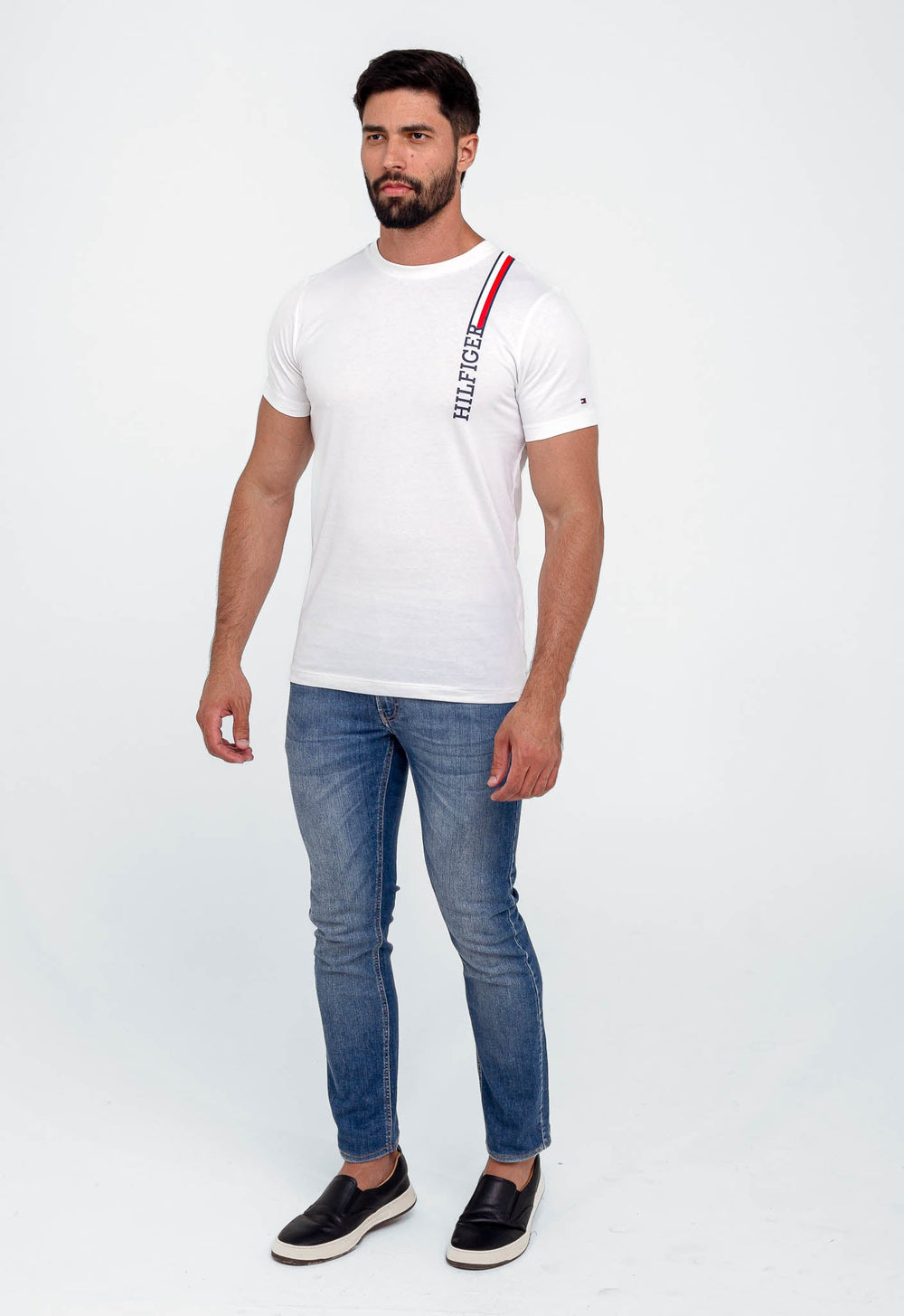 Camiseta Tommy Hilfiger Básica Logo Linear - Henri Store