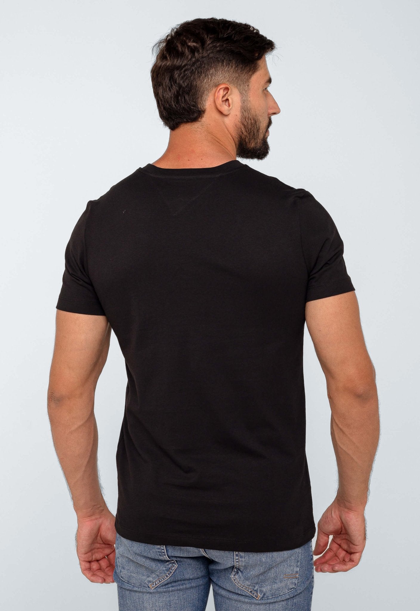Camiseta Tommy Hilfiger Básica Logo Linear - Henri Store
