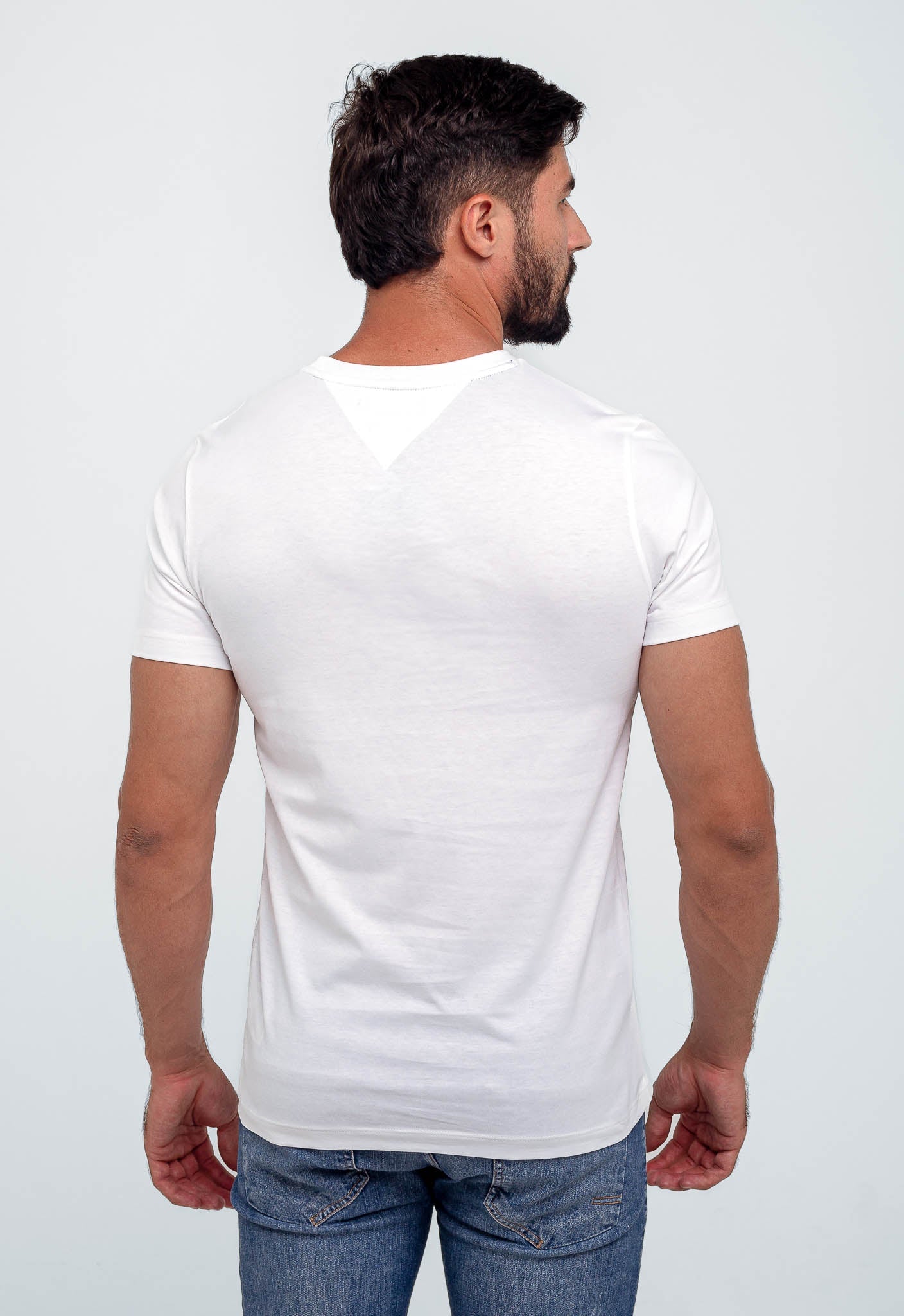 Camiseta Tommy Hilfiger Básica Logo Linear - Henri Store