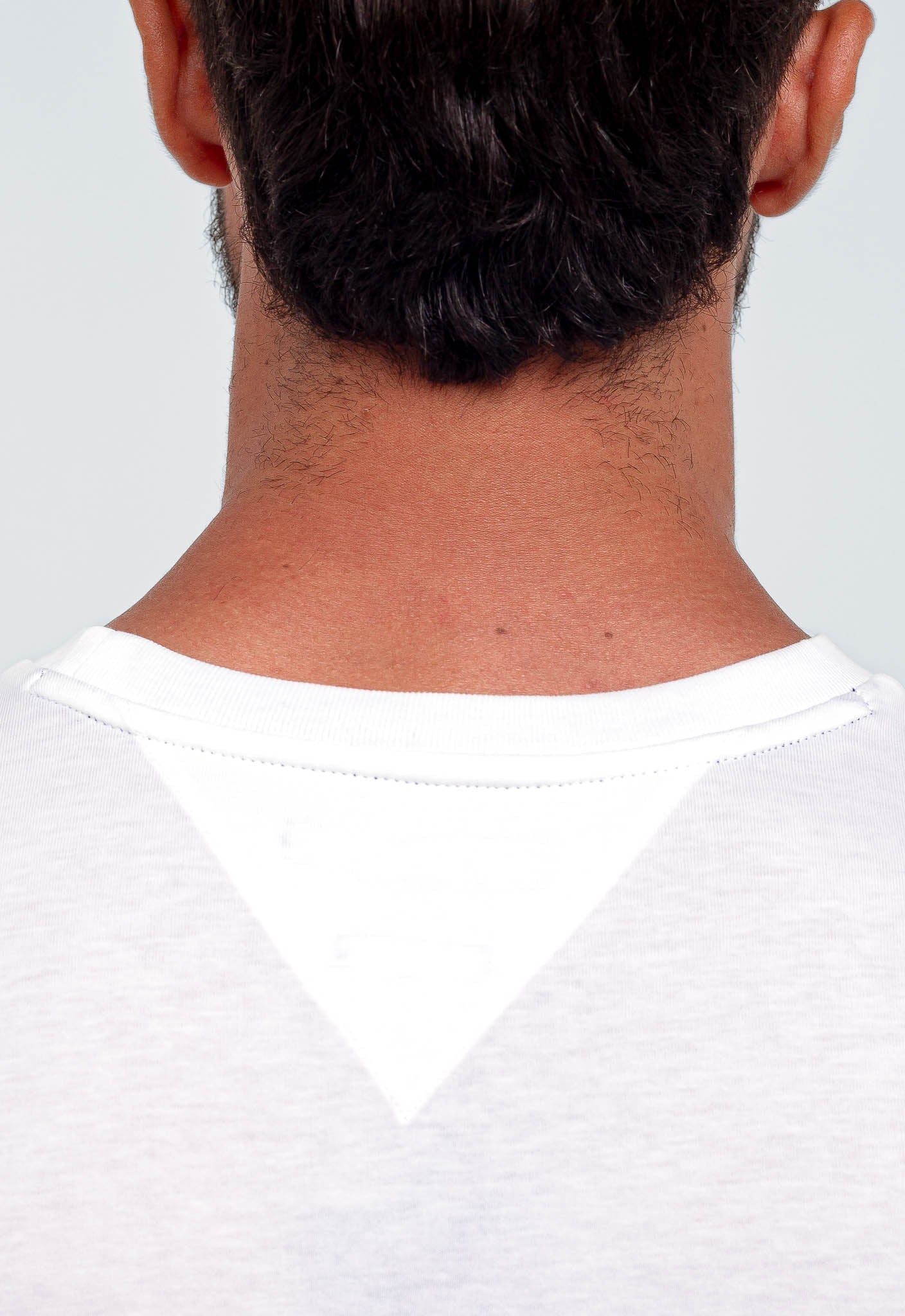 Camiseta Tommy Hilfiger Básica Logo Linear - Henri Store
