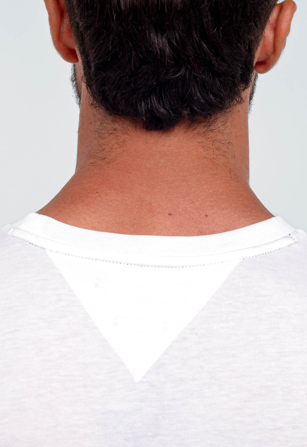 Camiseta Tommy Hilfiger Básica Logo Linear - Henri Store