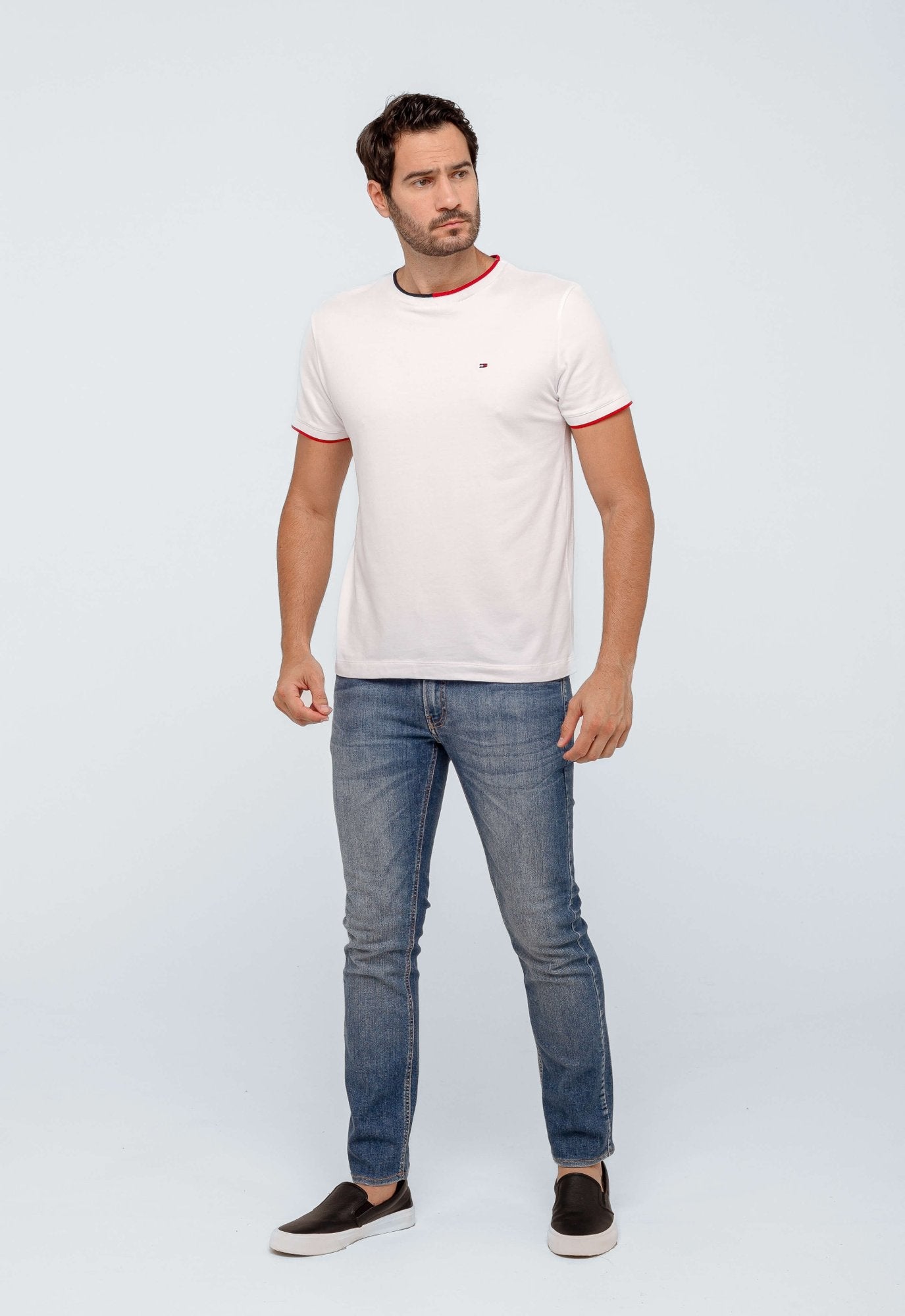 Camiseta Tommy Hilfiger Básica Logo Punho - Henri Store