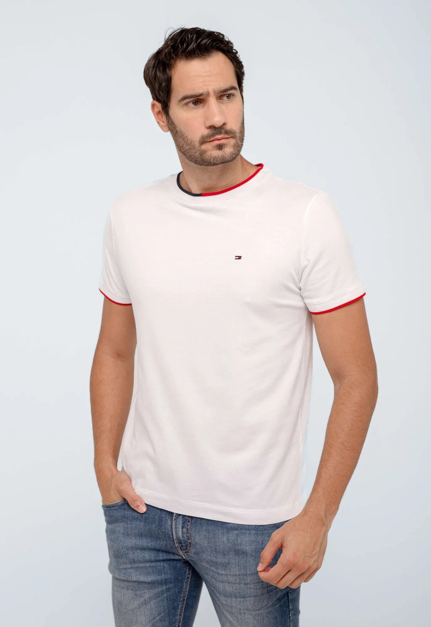 Camiseta Tommy Hilfiger Básica Logo Punho - Henri Store