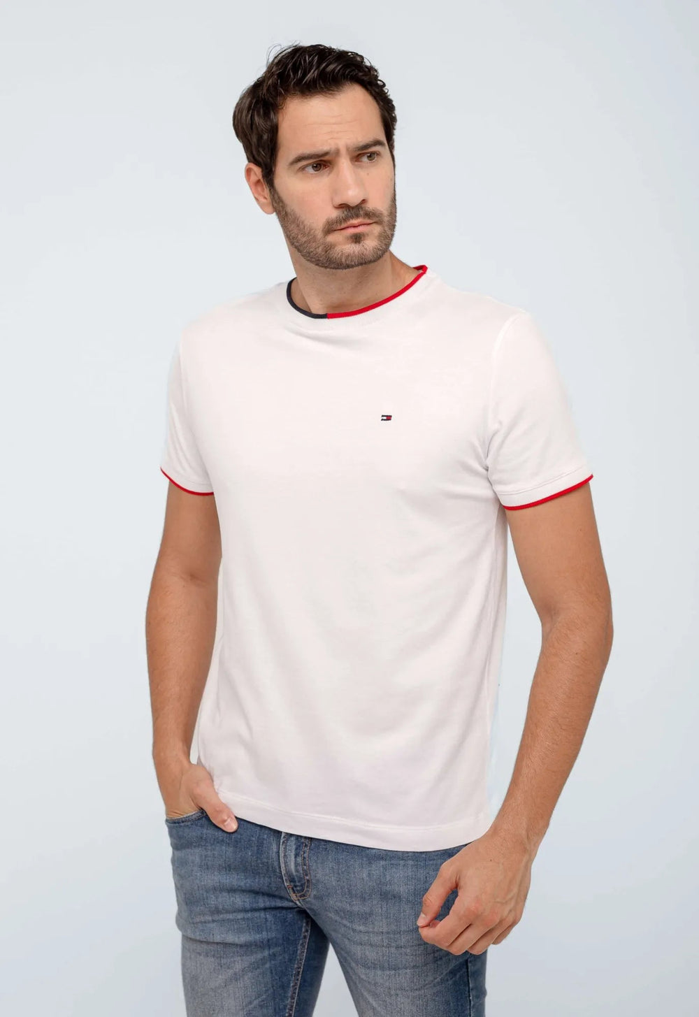 Camiseta Tommy Hilfiger Básica Logo Punho - Henri Store