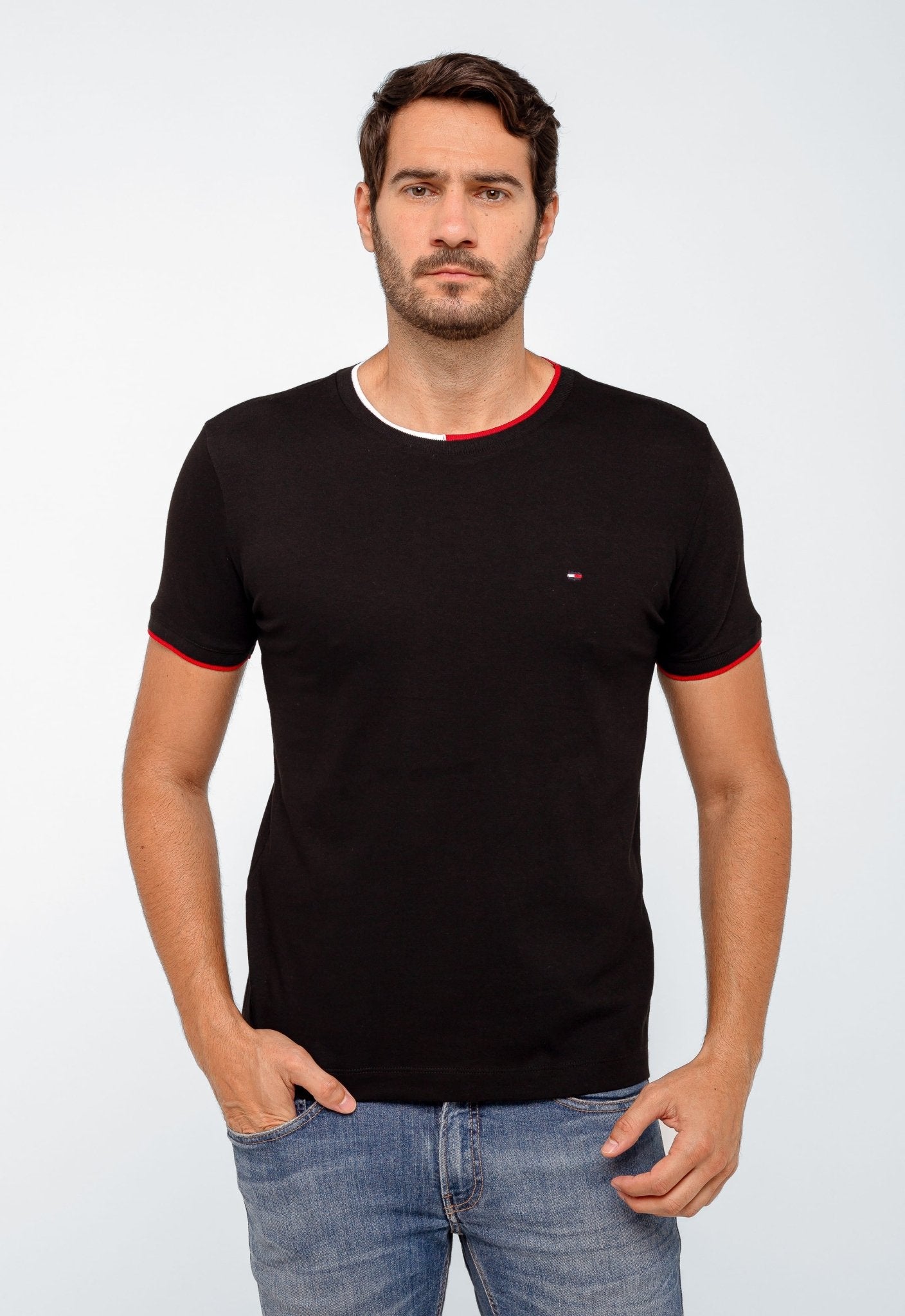 Camiseta Tommy Hilfiger Básica Logo Punho - Henri Store