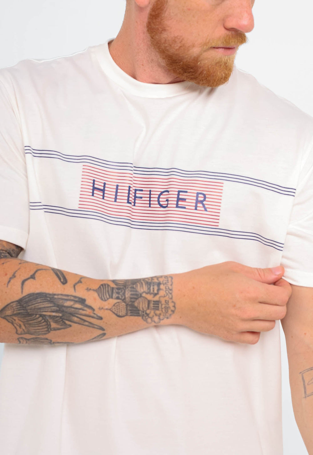Camiseta Tommy Hilfiger Brand Love - Henri Store