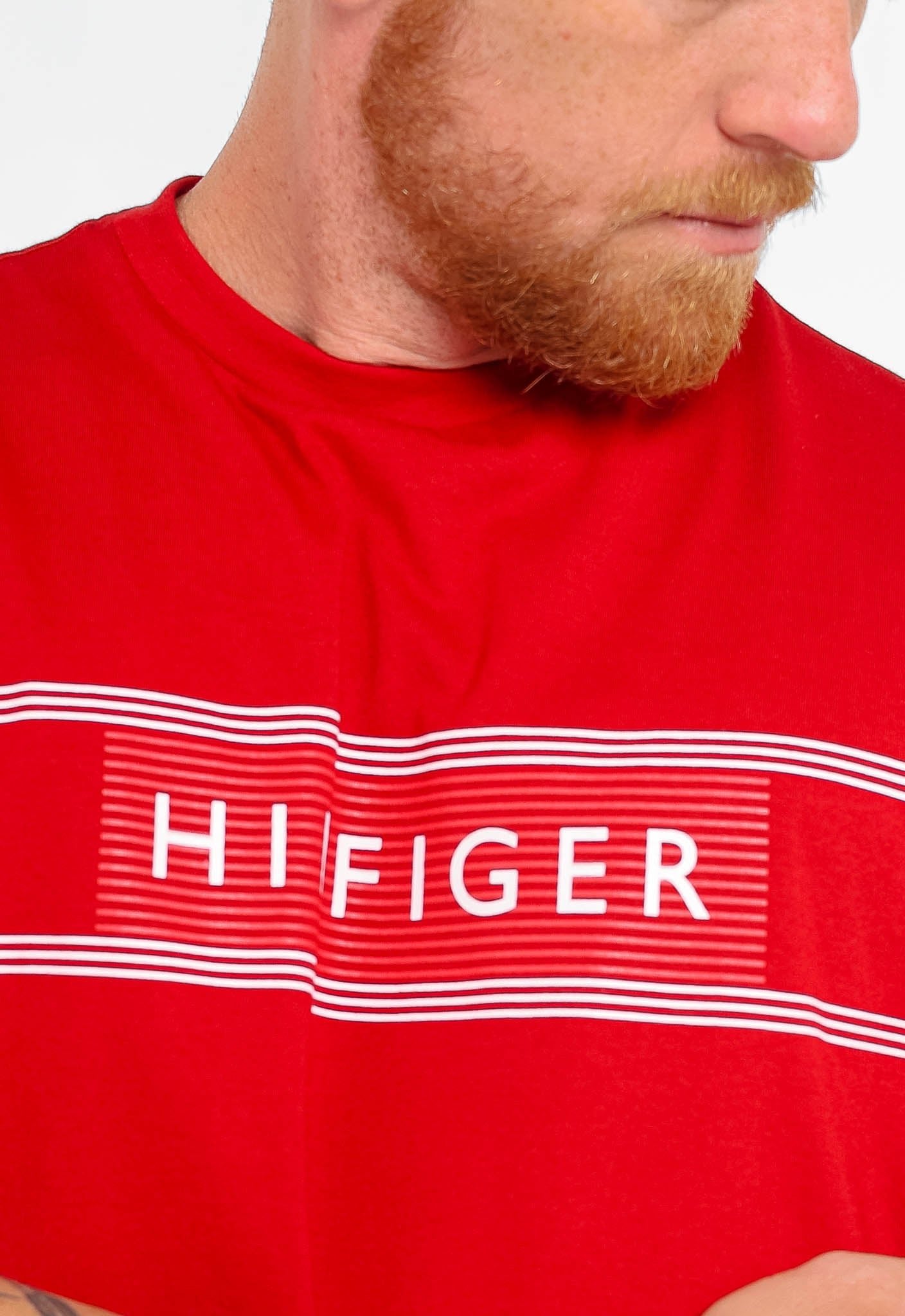 Camiseta Tommy Hilfiger Brand Love - Henri Store