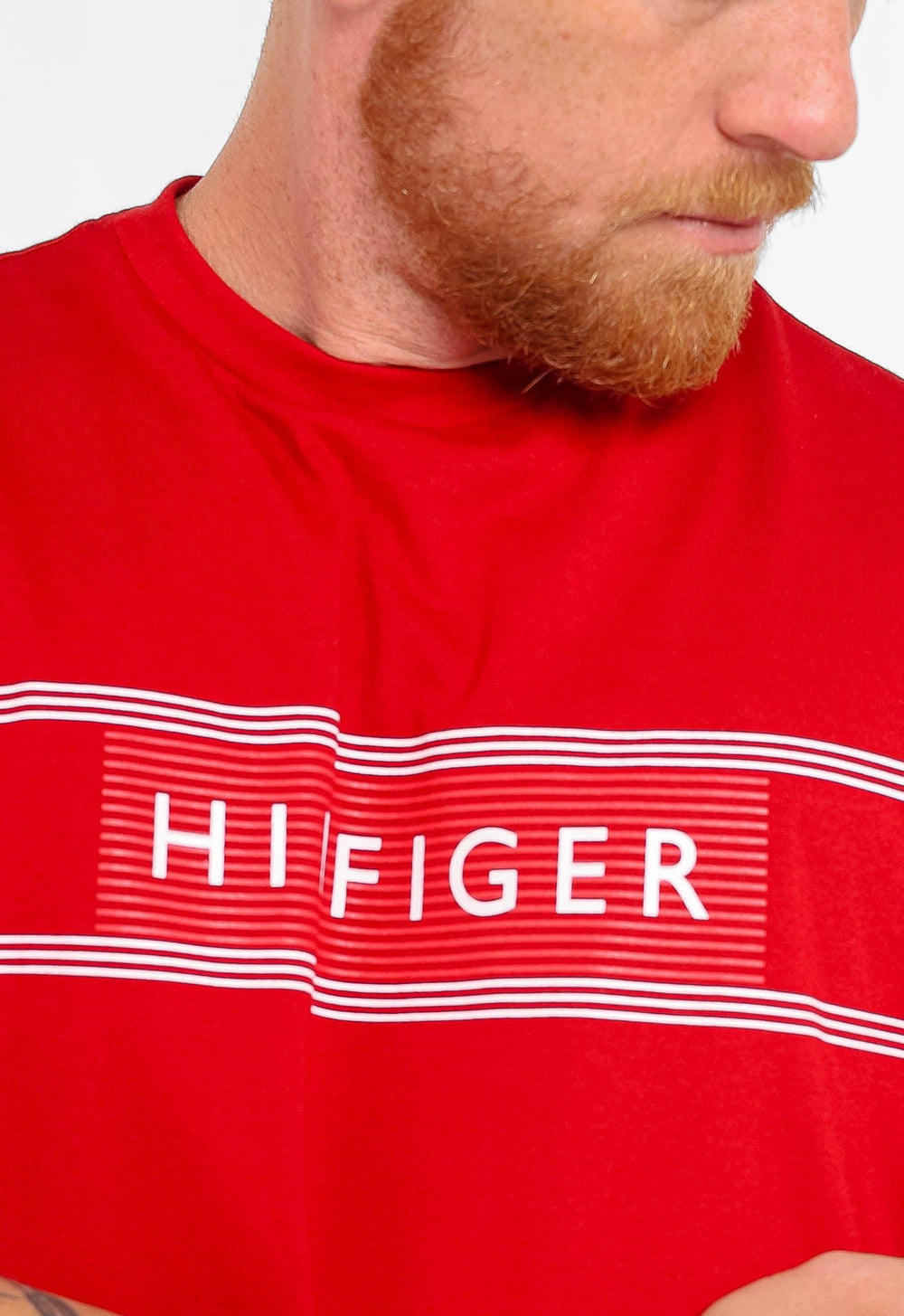 Camiseta Tommy Hilfiger Brand Love - Henri Store