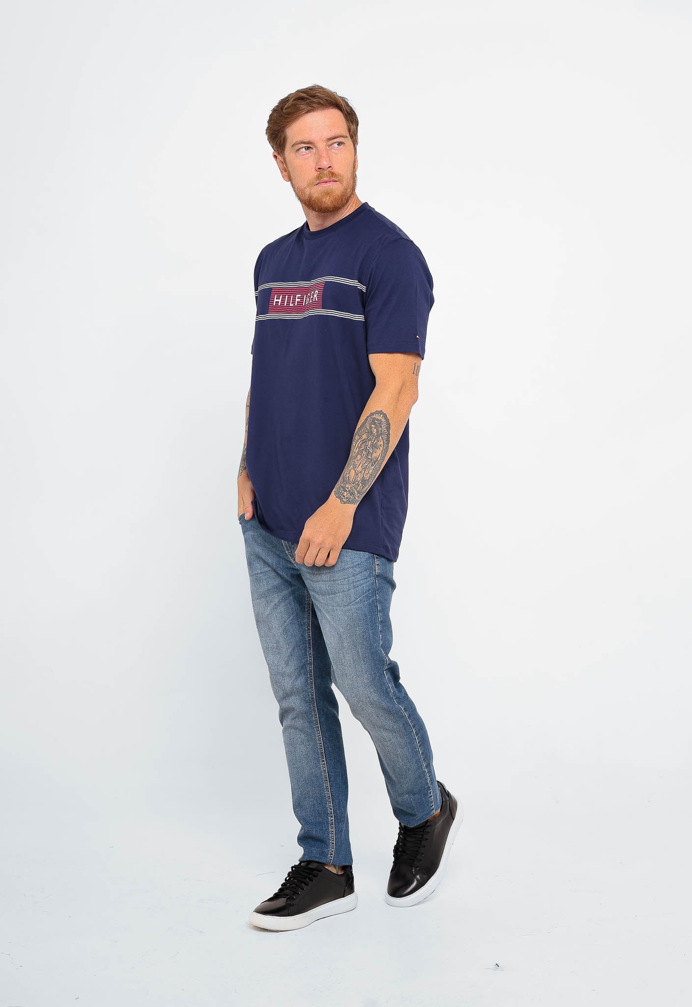 Camiseta Tommy Hilfiger Brand Love - Henri Store