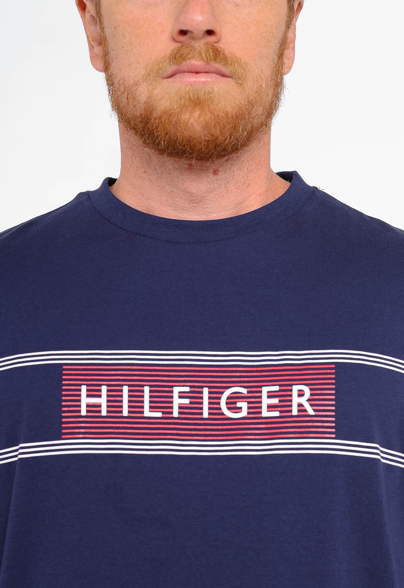 Camiseta Tommy Hilfiger Brand Love - Henri Store
