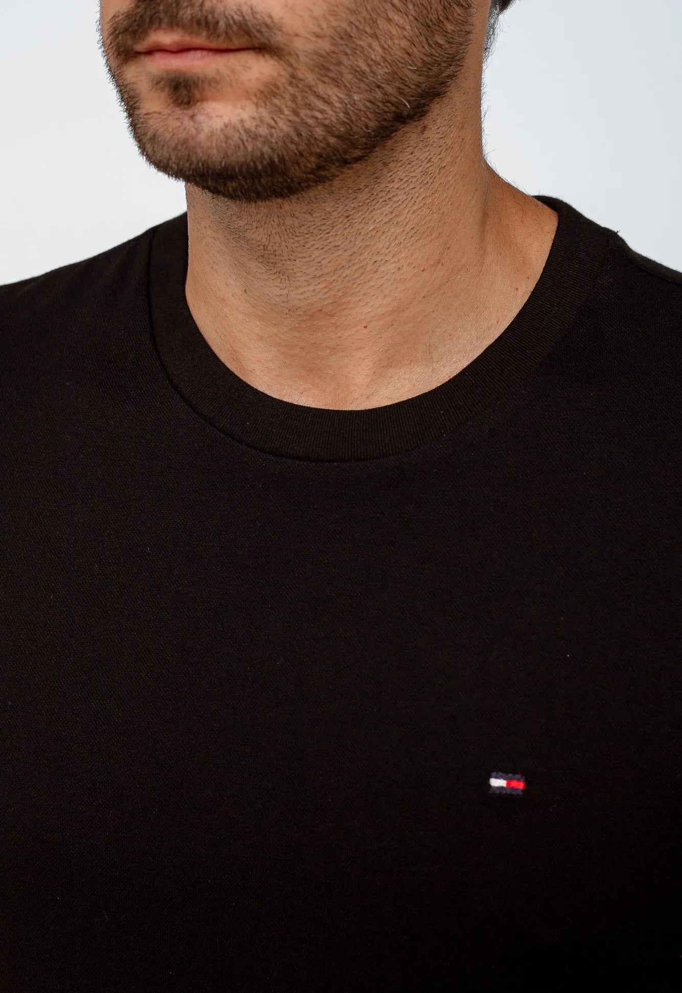 Camiseta Tommy Hilfiger em Piquet com Friso no Punho - Henri Store