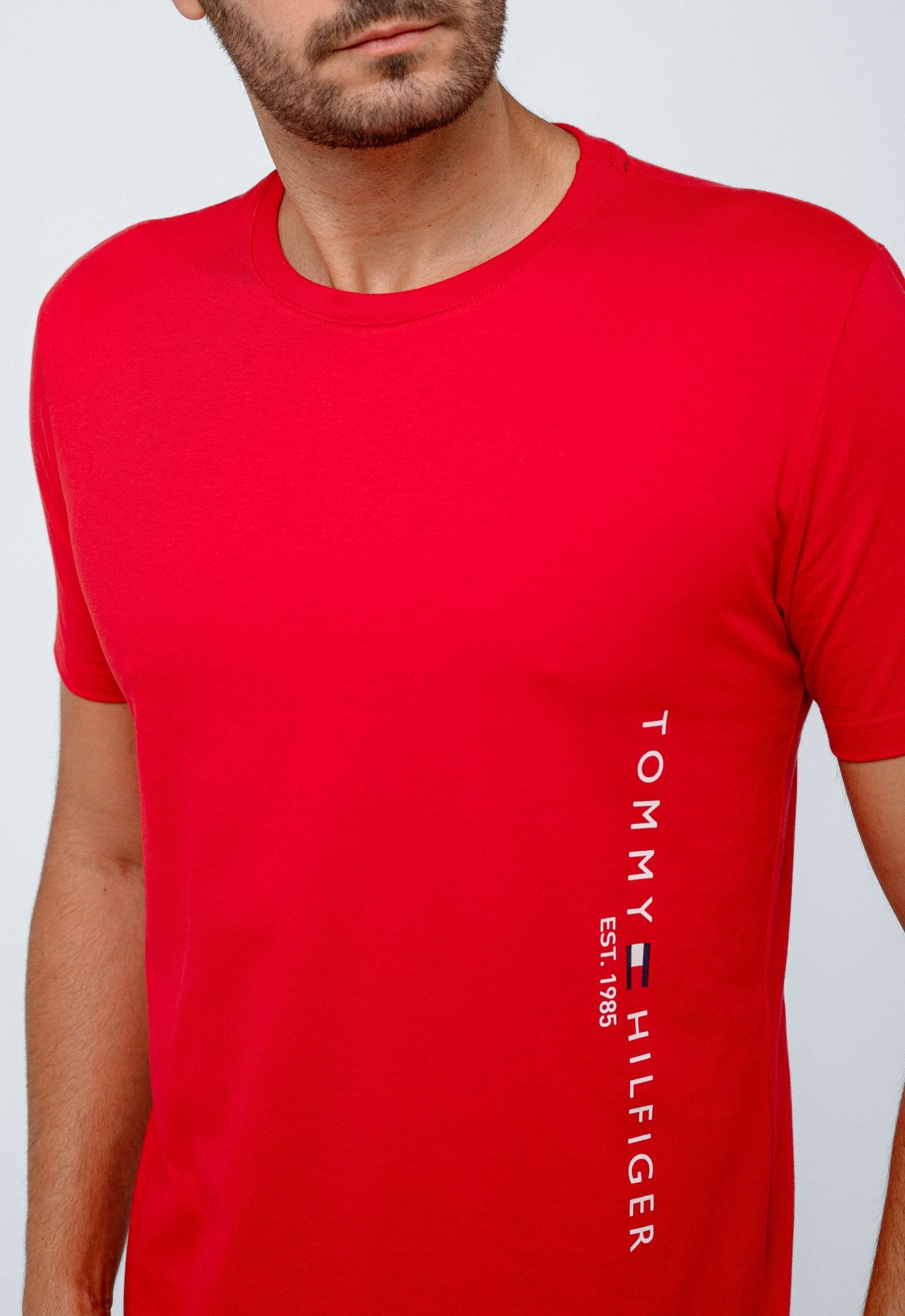Camiseta Tommy Hilfiger Escrita Lateral - Live - Henri Store