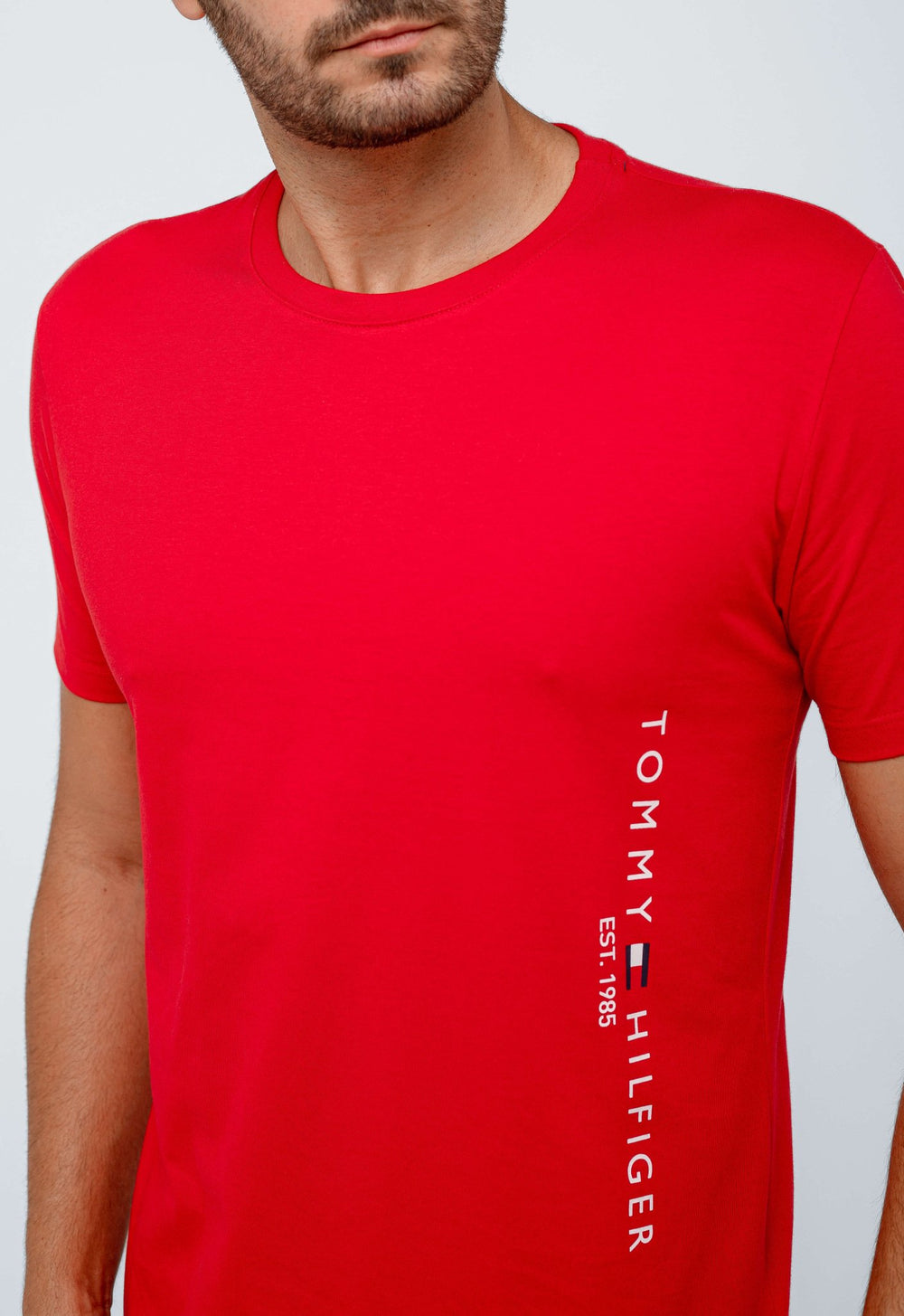 Camiseta Tommy Hilfiger Escrita Lateral - Live - Henri Store