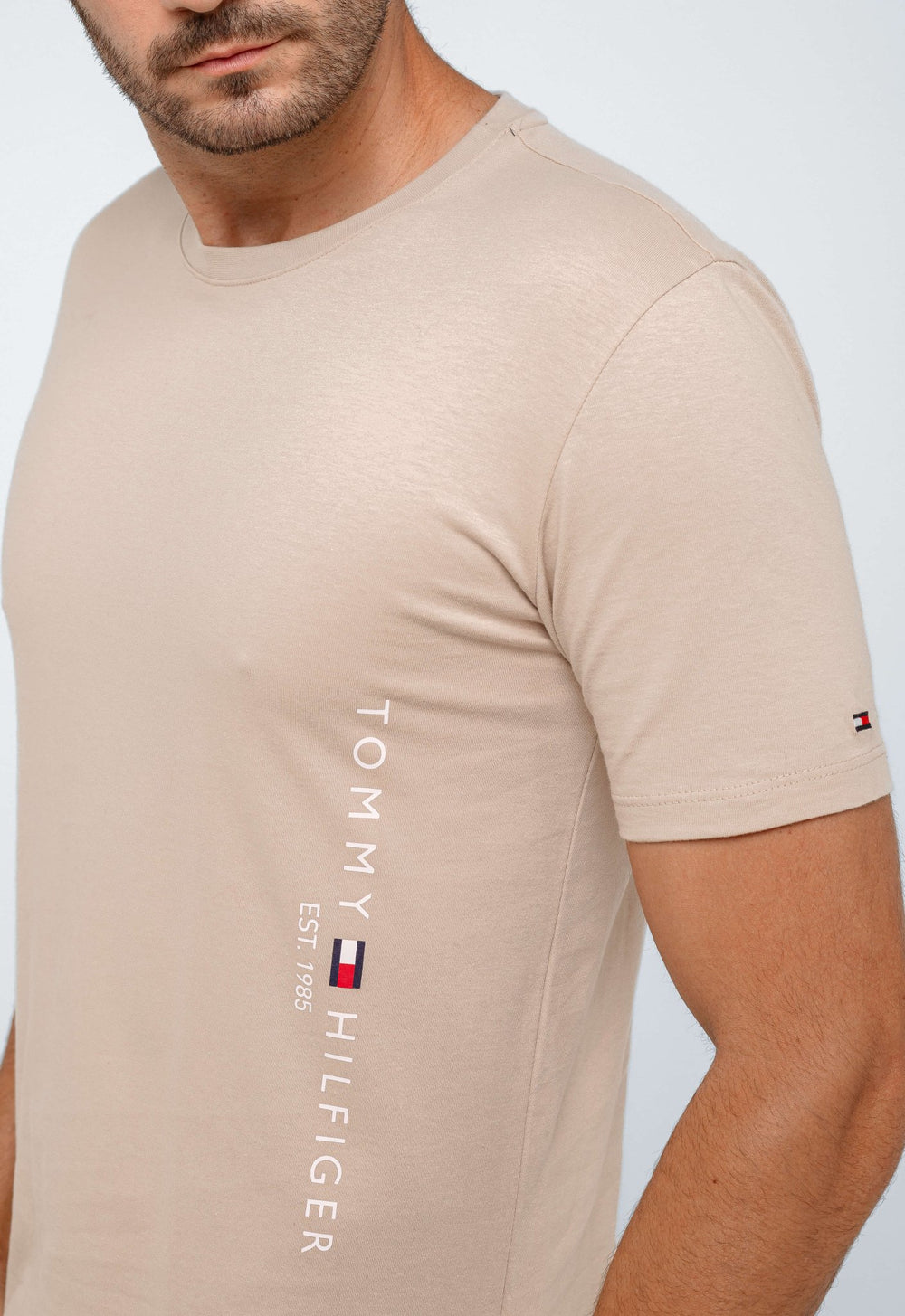 Camiseta Tommy Hilfiger Escrita Lateral - Live - Henri Store