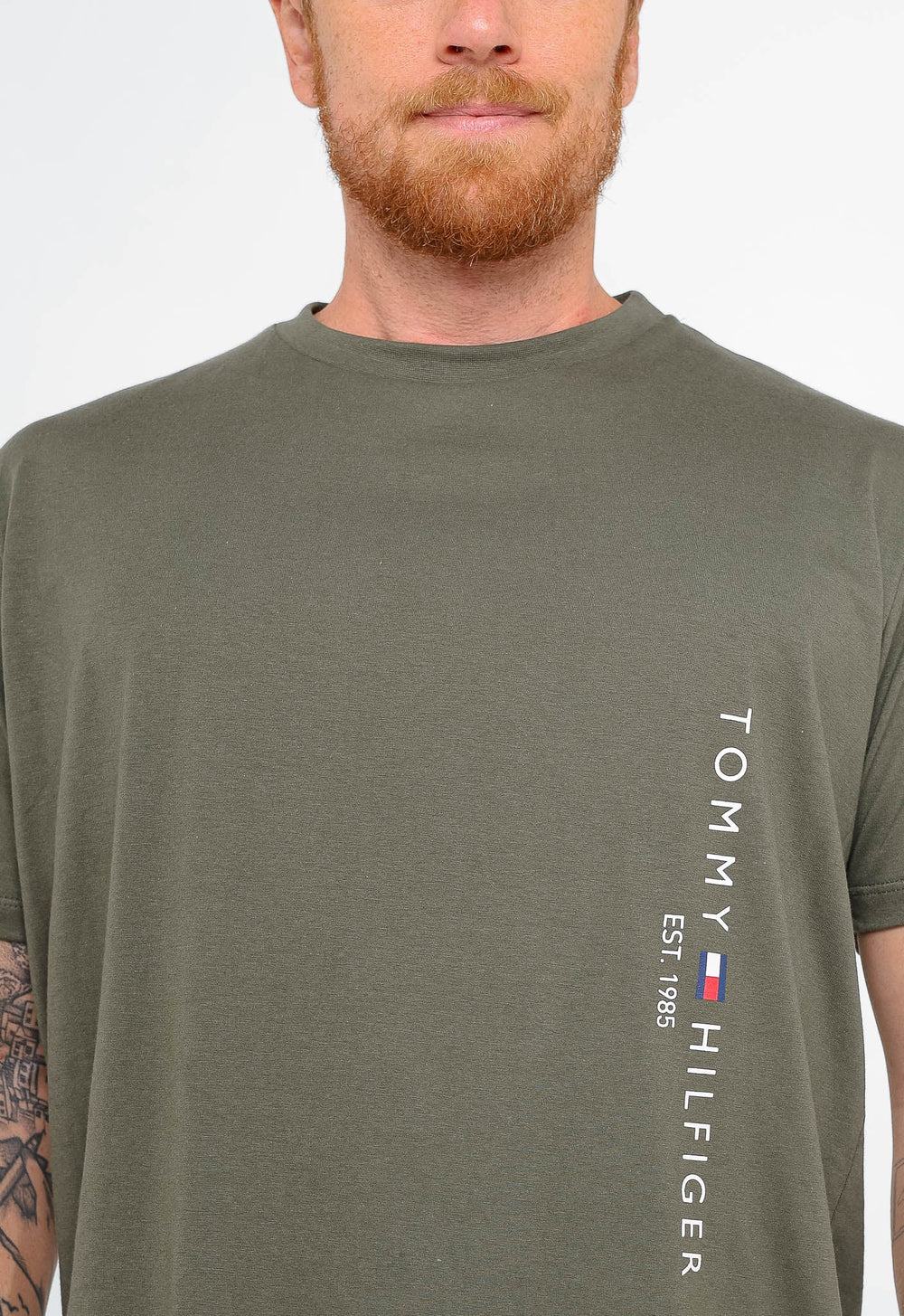 Camiseta Tommy Hilfiger Escrita Lateral - Live - Henri Store