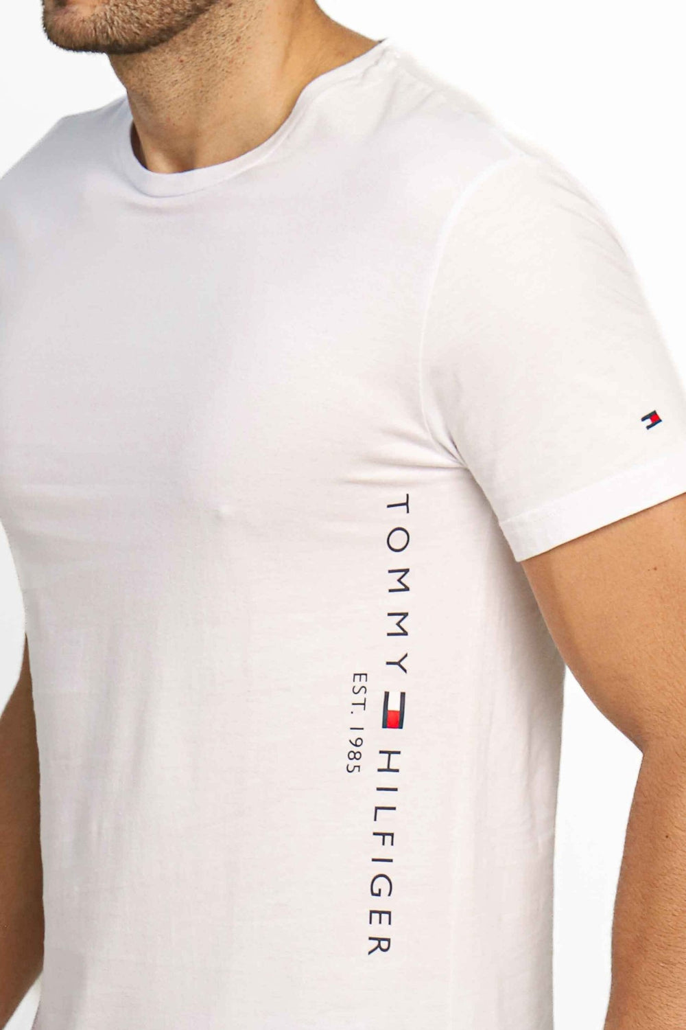 Camiseta Tommy Hilfiger Escrita Lateral - Henri Store