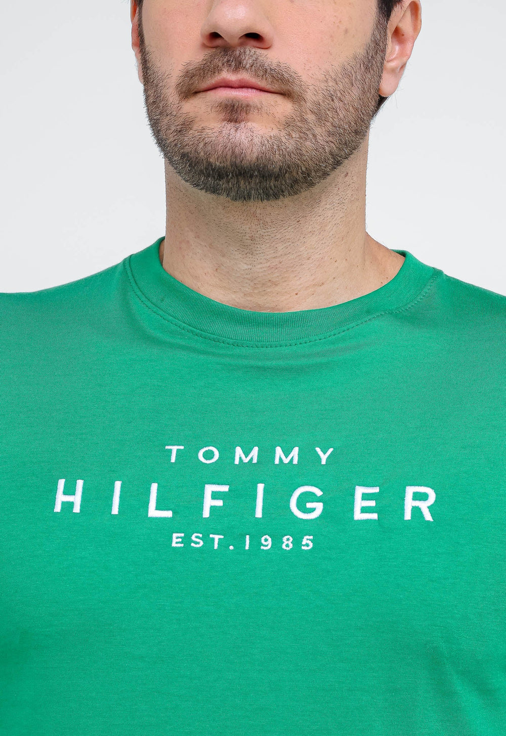 Camiseta Tommy Hilfiger Est.1985 Logo Central - Henri Store