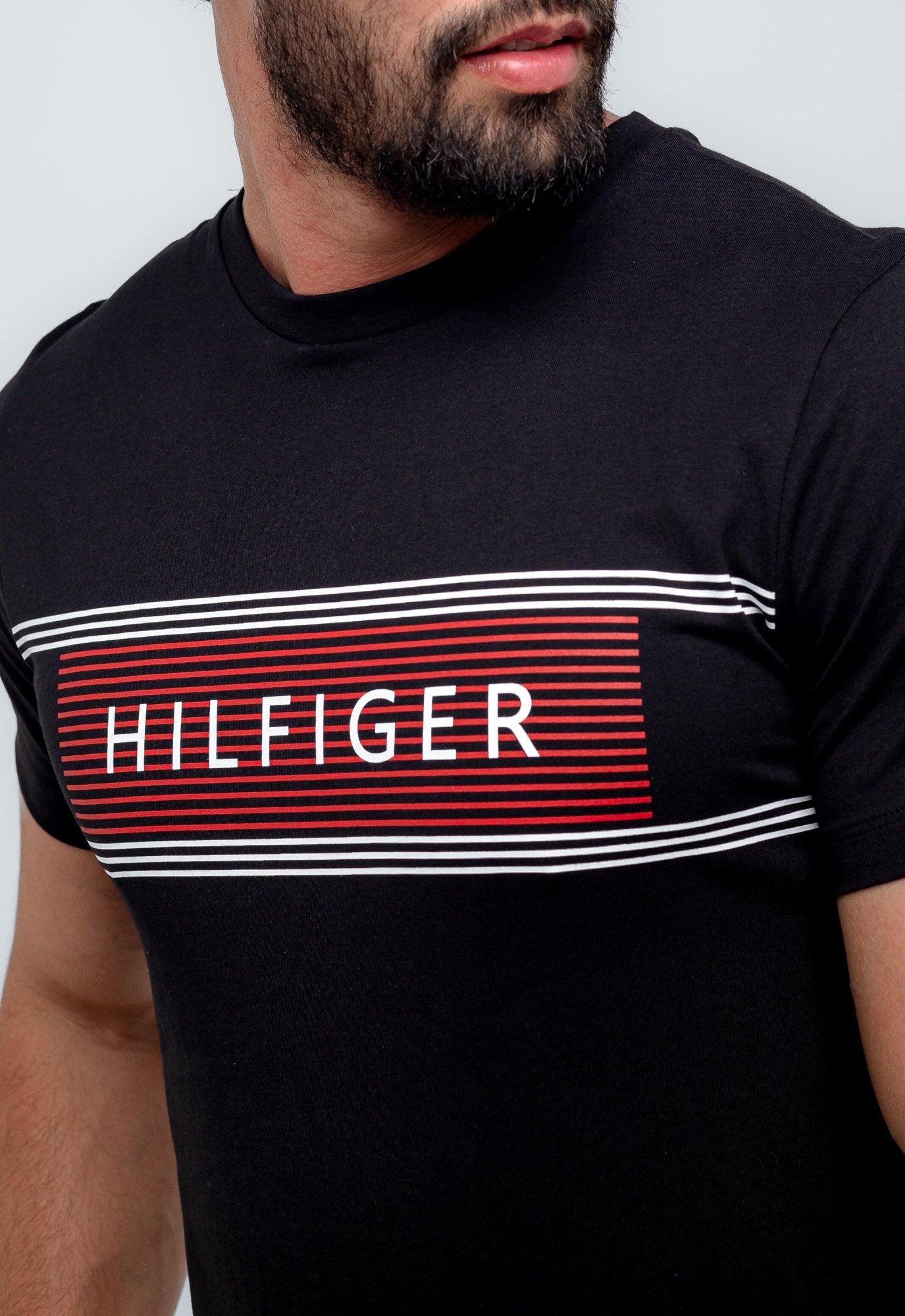 Camiseta Tommy Hilfiger Faixa Peito - Henri Store