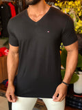 Camiseta Tommy Hilfiger Gola V Preto - Henri Store