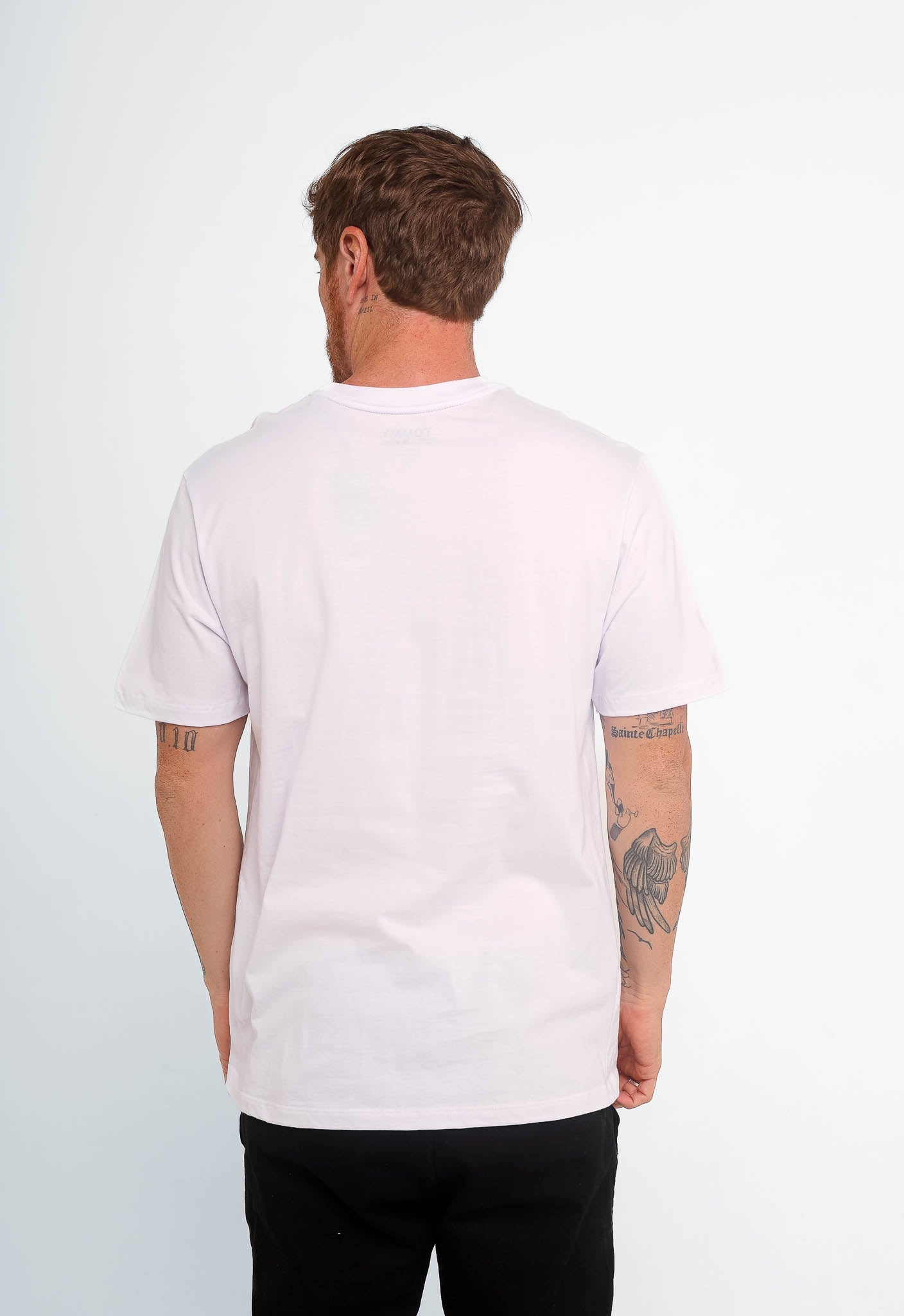 Camiseta Tommy Hilfiger Jeans Básica Logo Peito - LIVE - Henri Store