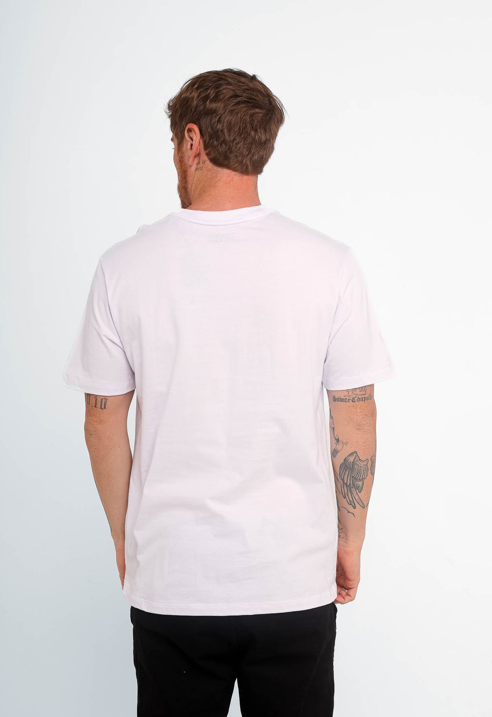 Camiseta Tommy Hilfiger Jeans Básica Logo Peito - LIVE - Henri Store