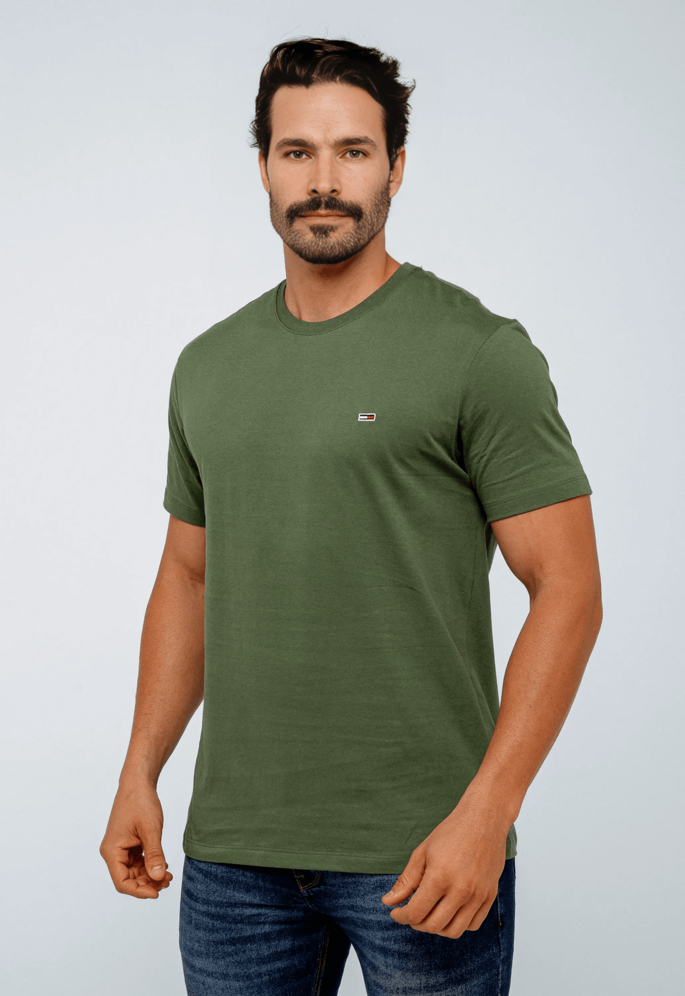 Camiseta Tommy Hilfiger Jeans Básica Logo Peito - LIVE - Henri Store