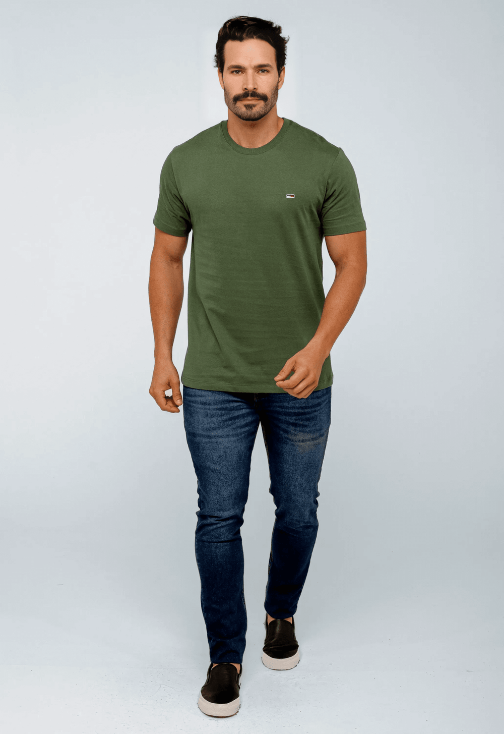 Camiseta Tommy Hilfiger Jeans Básica Logo Peito - LIVE - Henri Store