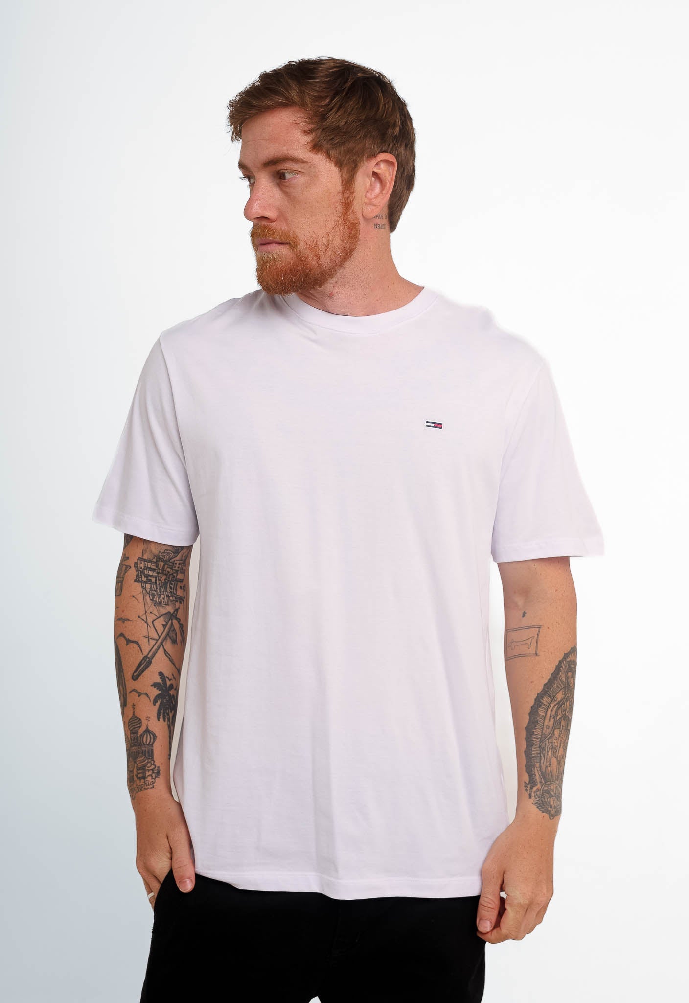 Camiseta Tommy Hilfiger Jeans Básica Logo Peito - LIVE - Henri Store