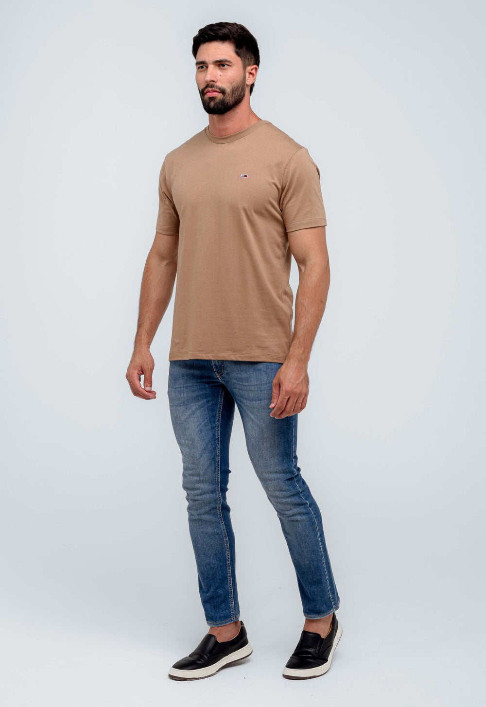 Camiseta Tommy Hilfiger Jeans Básica Logo Peito - LIVE - Henri Store