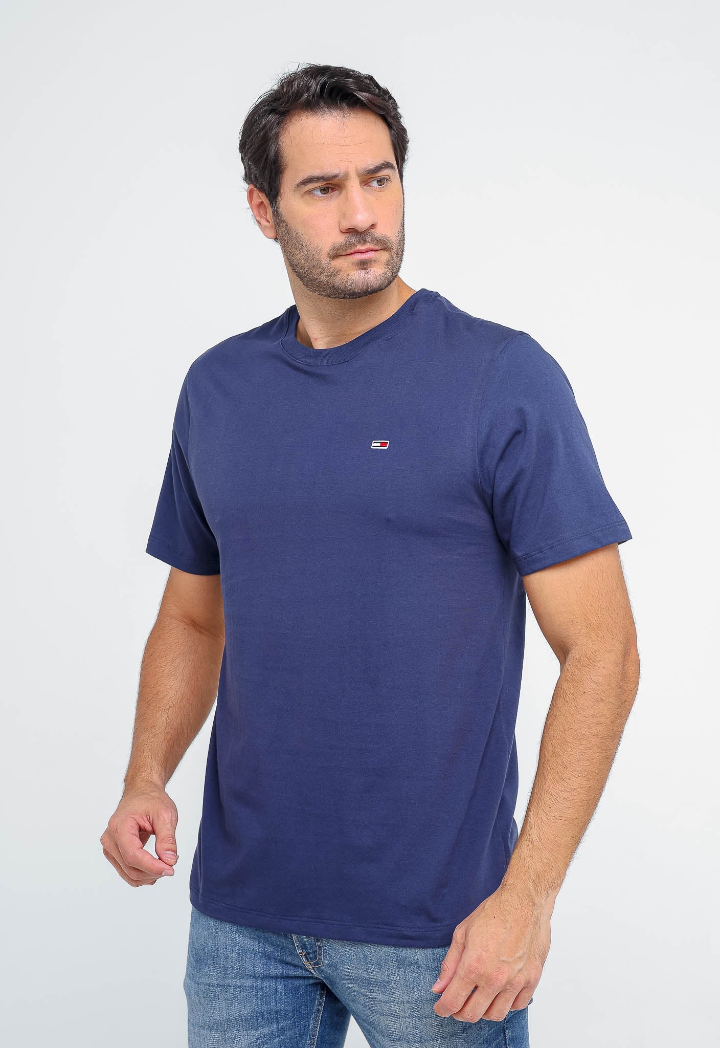 Camiseta Tommy Hilfiger Jeans Básica Logo Peito - LIVE - Henri Store