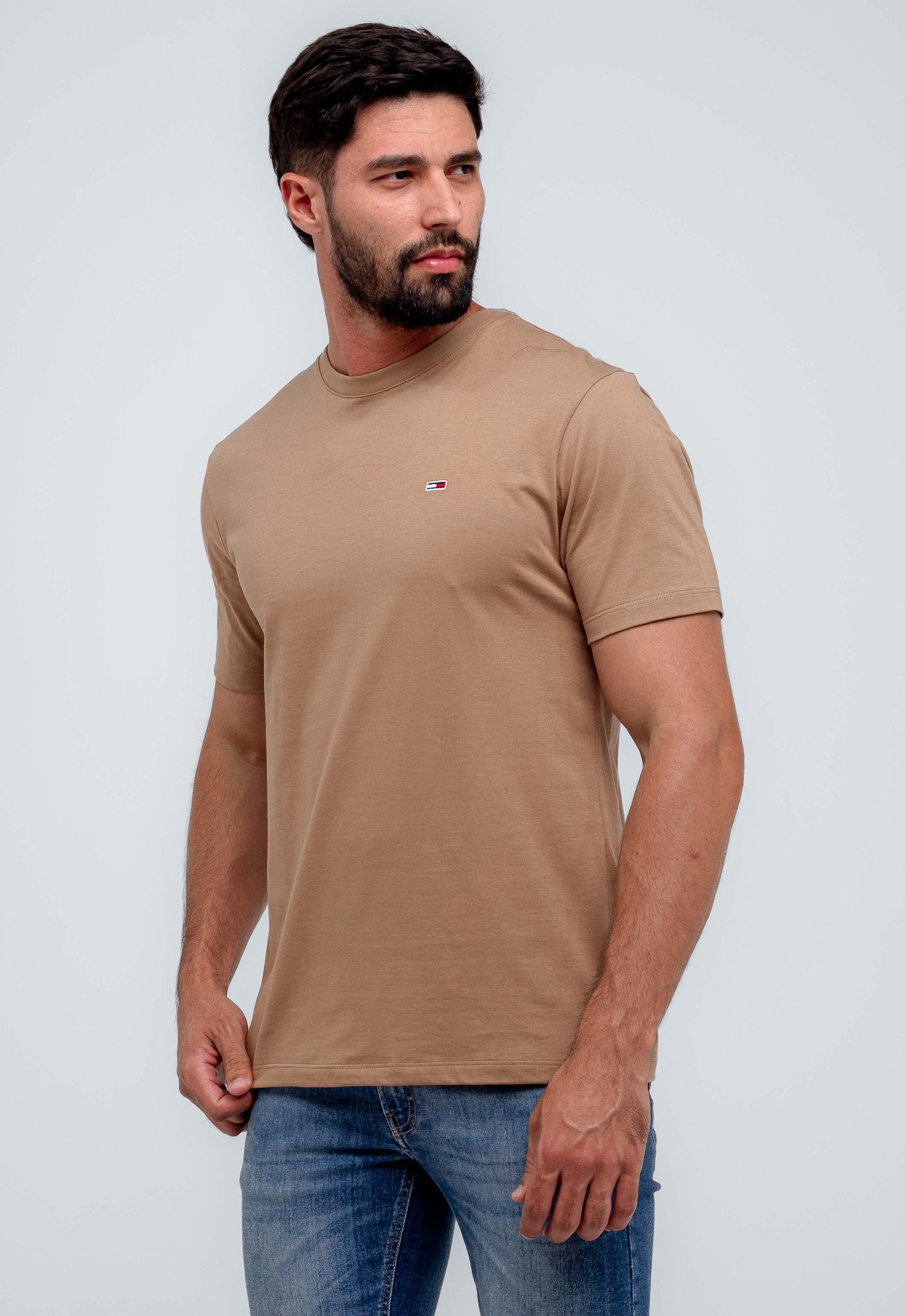 Camiseta Tommy Hilfiger Jeans Básica Logo Peito - LIVE - Henri Store