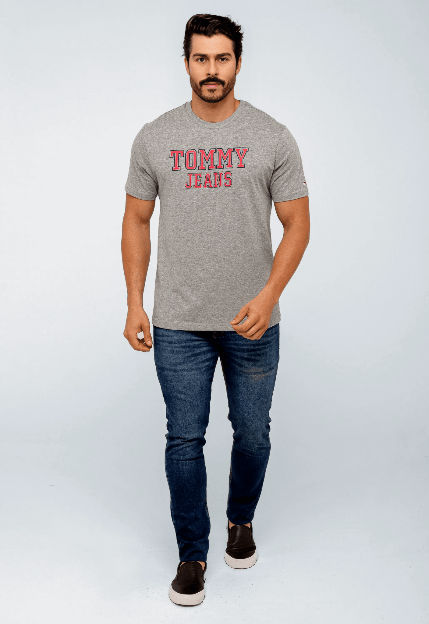 Camiseta Tommy Hilfiger Jeans Estampa College - Henri Store