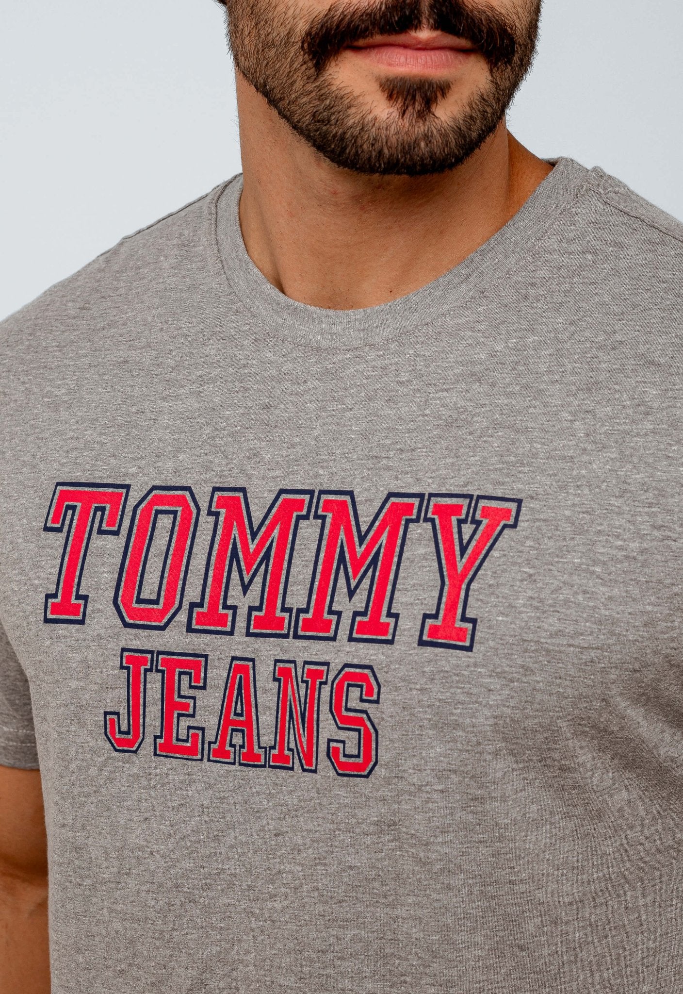 Camiseta Tommy Hilfiger Jeans Estampa College - Henri Store