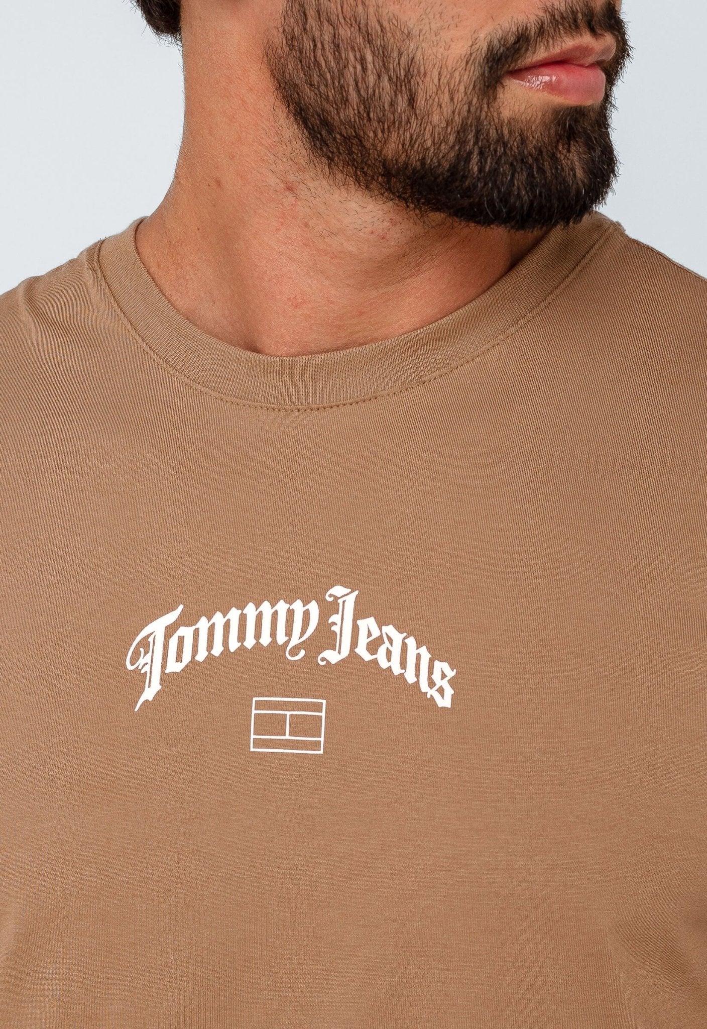 Camiseta Tommy Hilfiger Jeans Grunge Arch - Henri Store